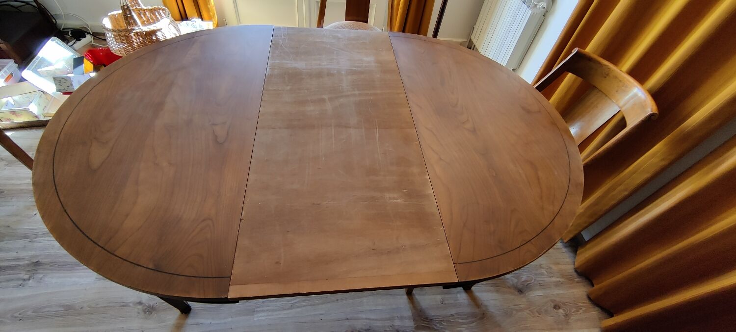 Round cherry table with extension, 3 chairs and 1 armchair.