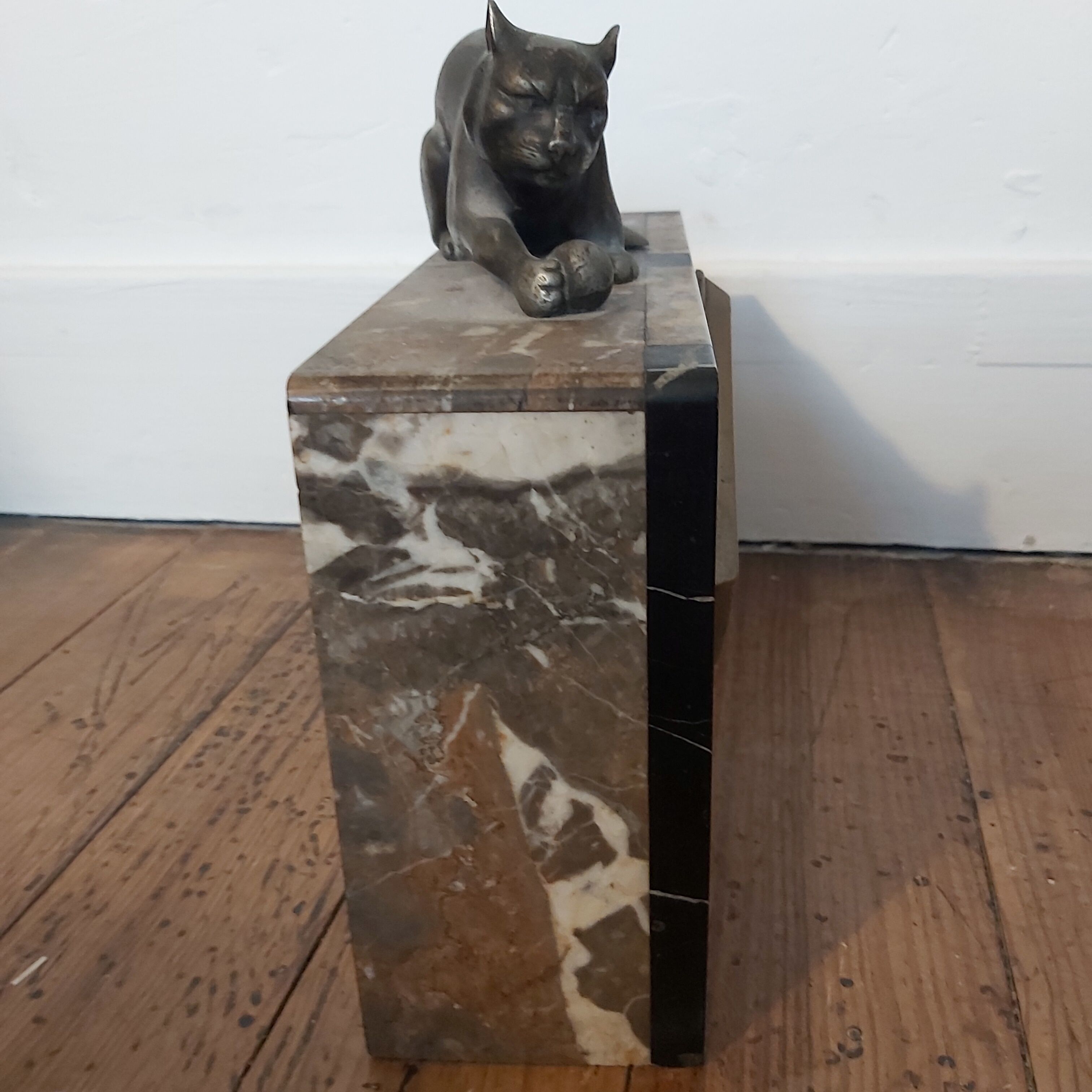 Marble clock and art-deco panthere