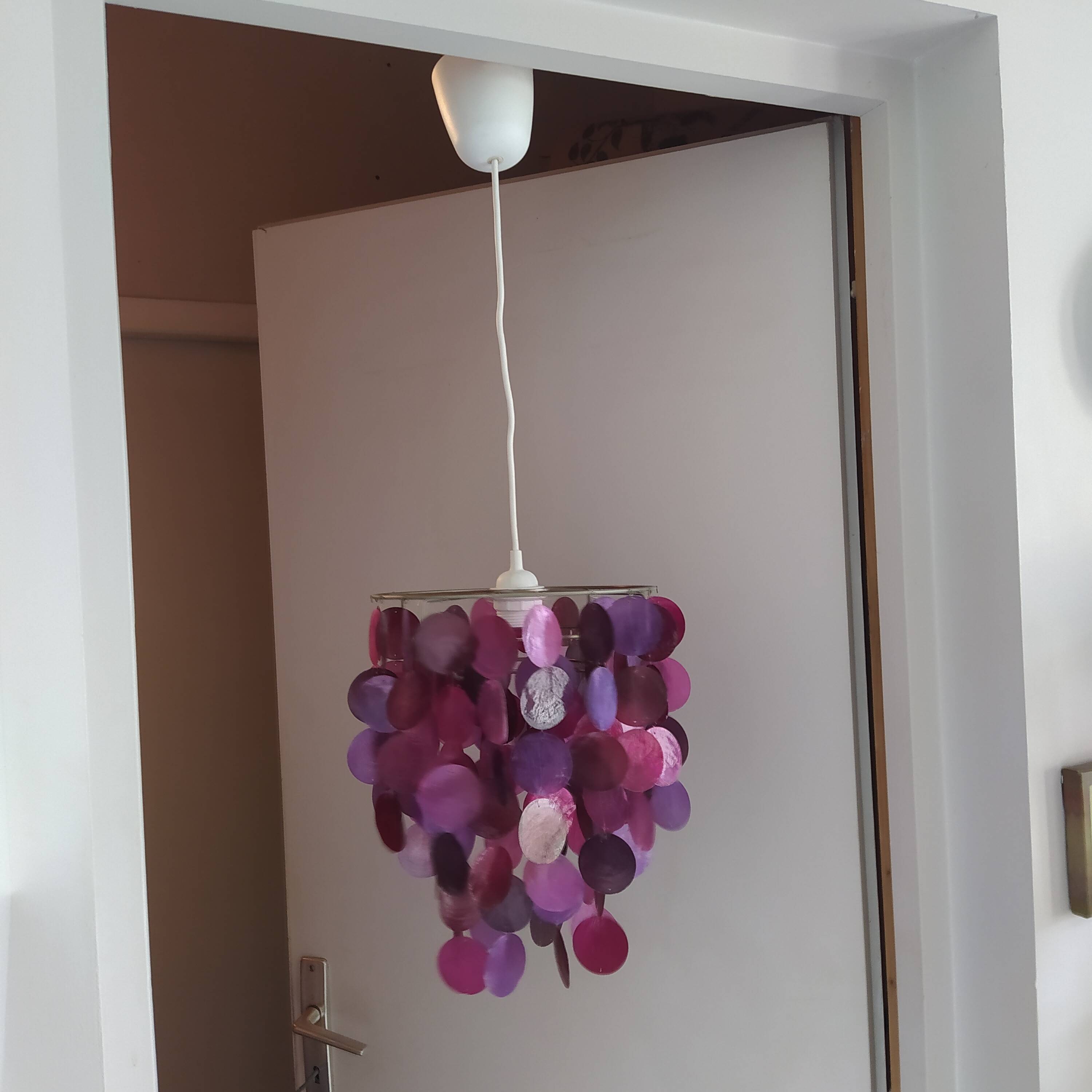 Suspension en nacre violette, 1970