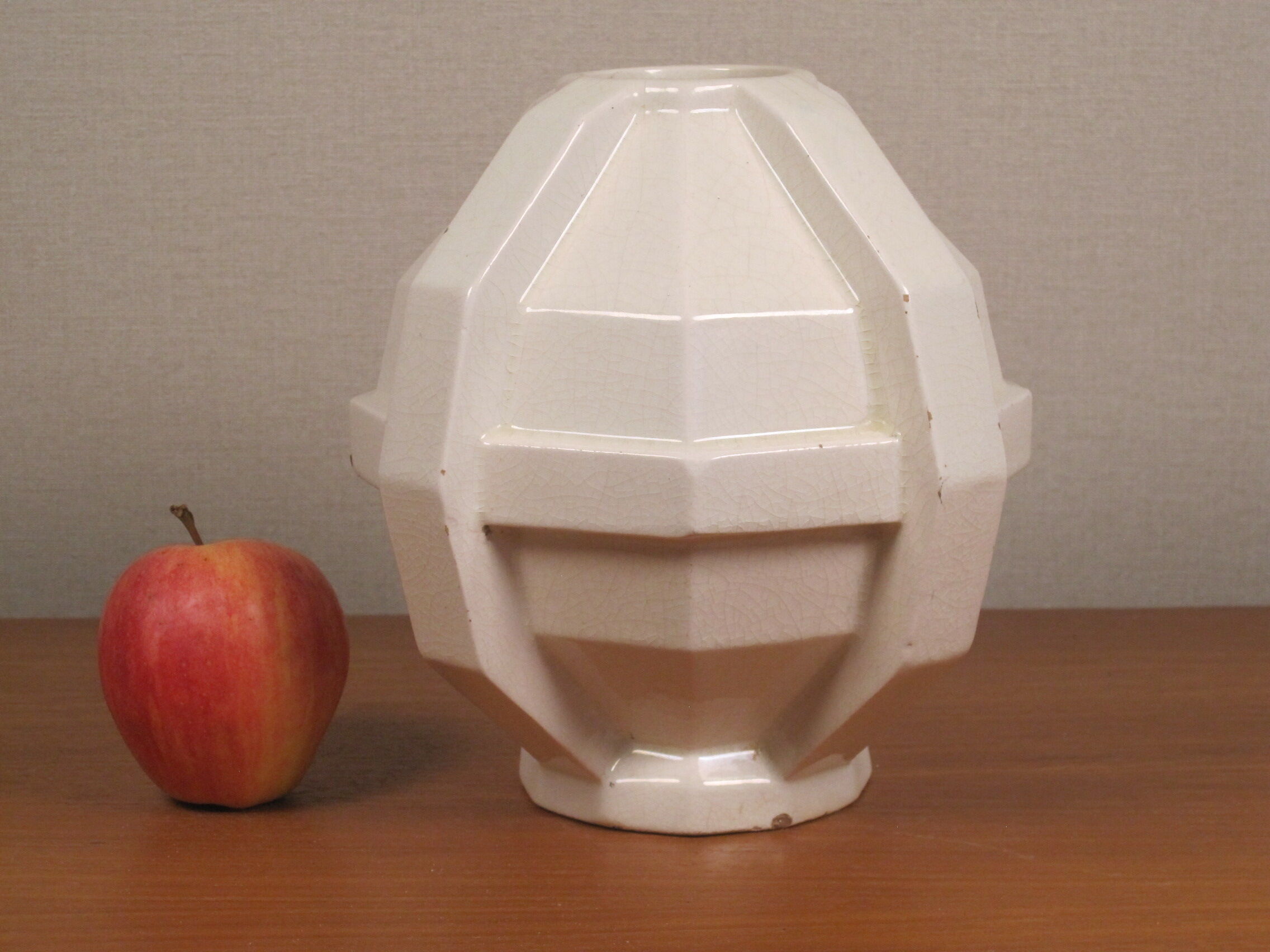 Modernist art deco ball vase in ecru white cracked glazed earthenware, signed saint clement n° 778