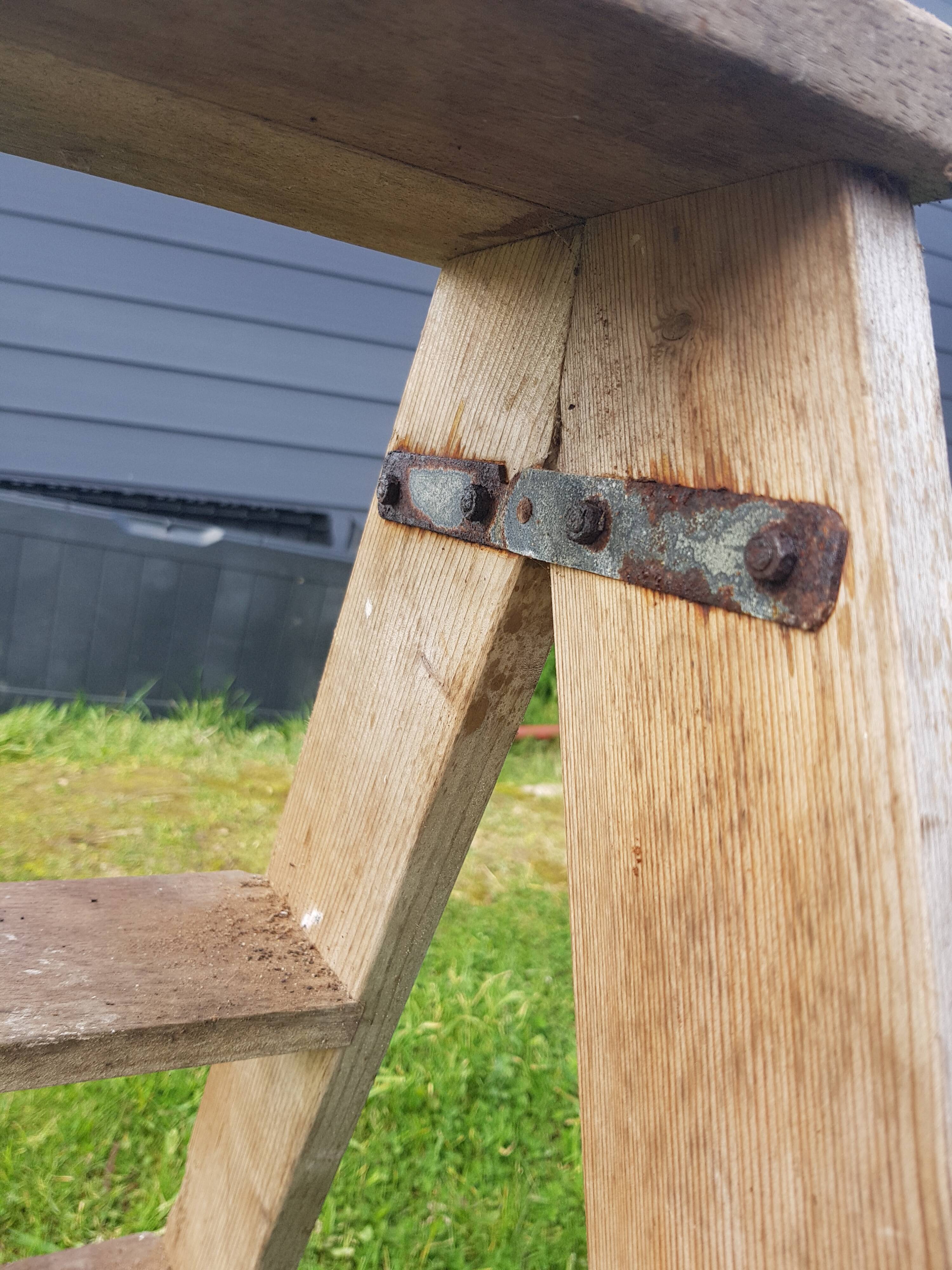 Double wooden stepladder