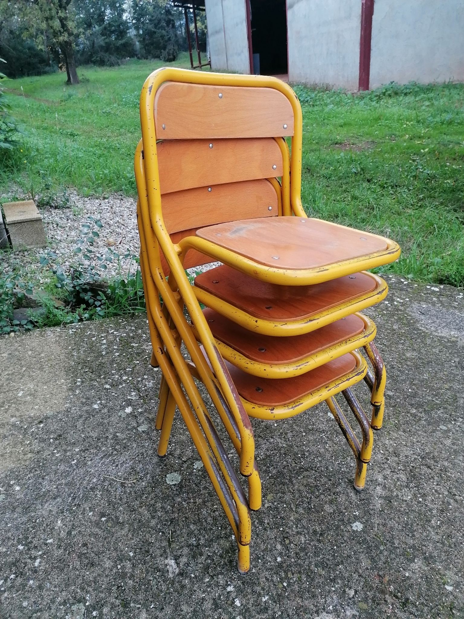 Lot de 4 chaises d'écolier vintage