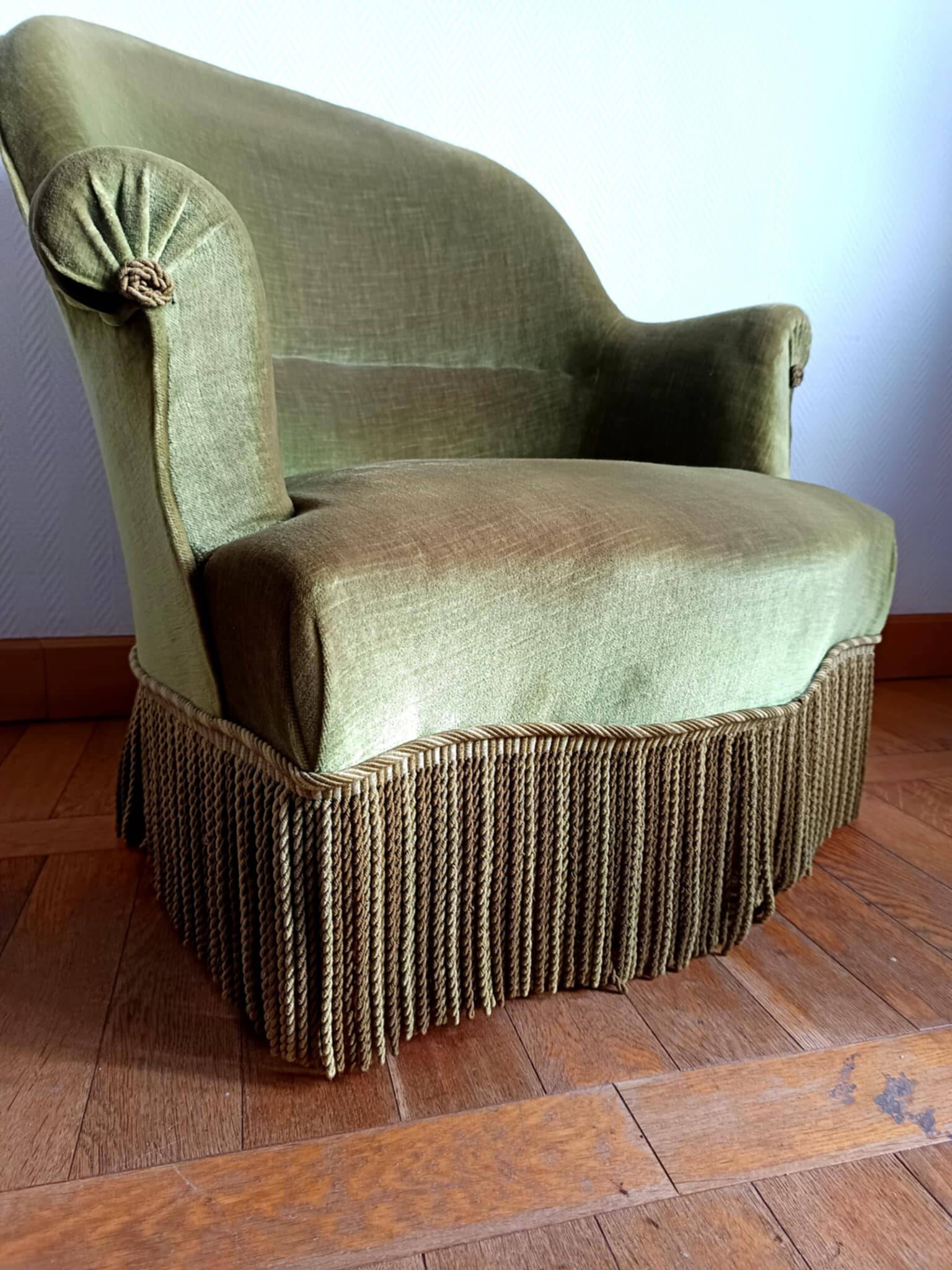 Fauteuil crapaud en velours vert art déco