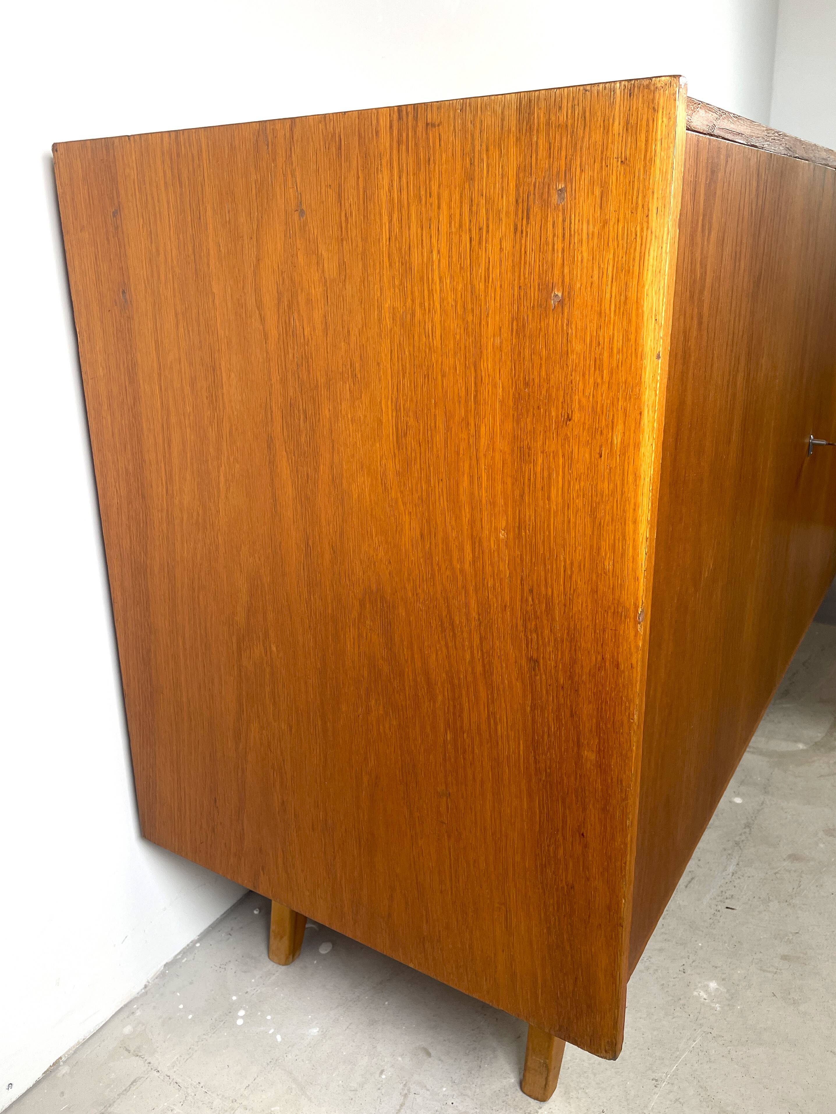 U460 sideboard with black/white drawers, Jiří Jiroutek