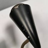 Un ensemble d'appliques en métal laqué noir avec détails en laiton