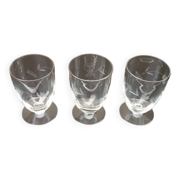 1930s 3 Glasses on pedestal Chiseled floral decoration