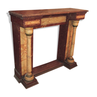 Cheminée en bois XIX em peinture faux marbre pouvant faire office de console.