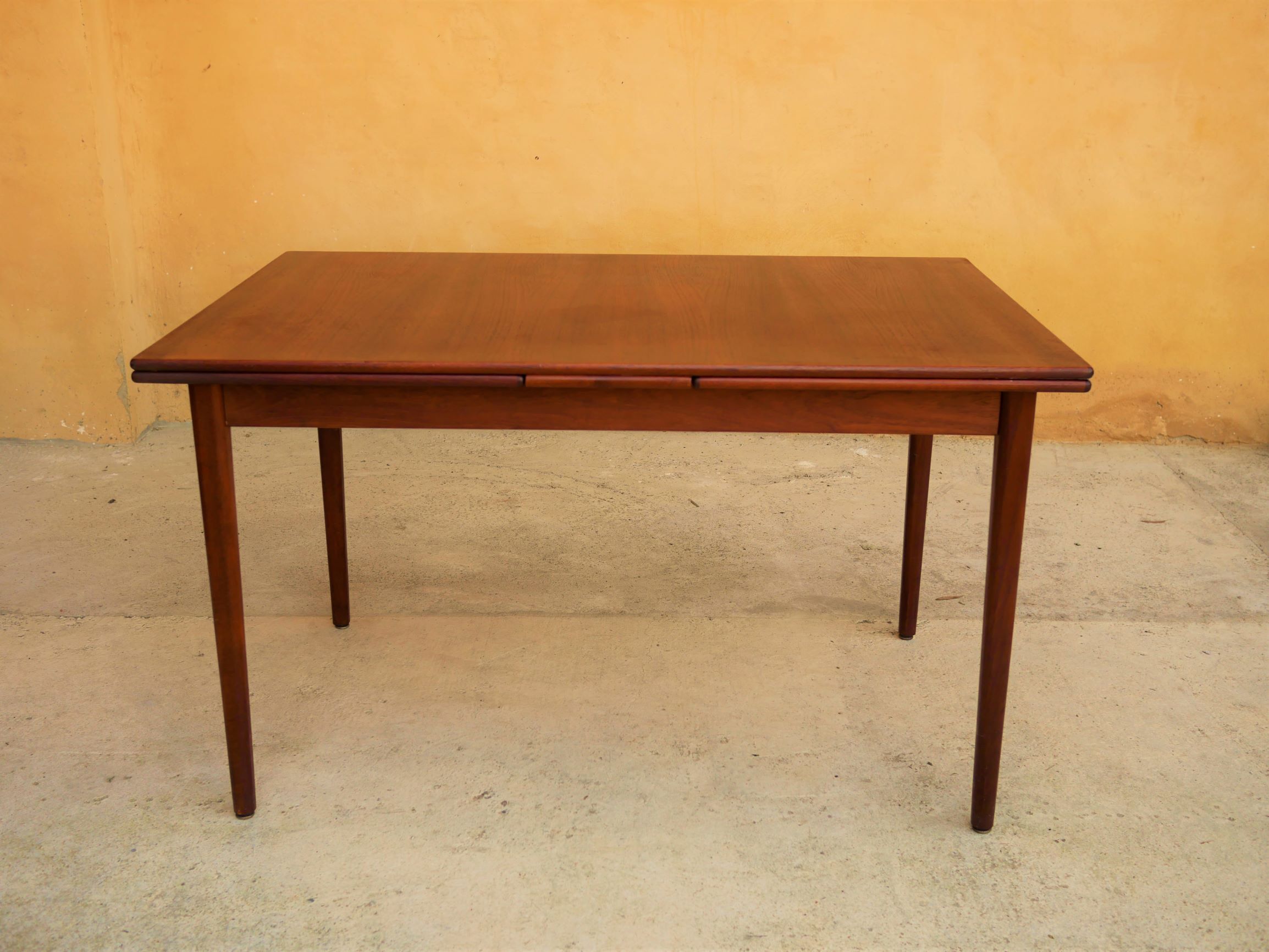 Scandinavian teak expandable dining table by Farstrup Mobelfabrik editions