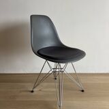 Lot of 4 original Eames DSR chairs by Vitra – with cushion.