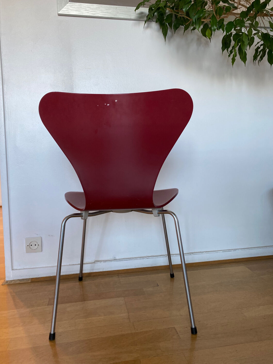Series 7 chair by Arne Jacobsen for Fritz Hansen
