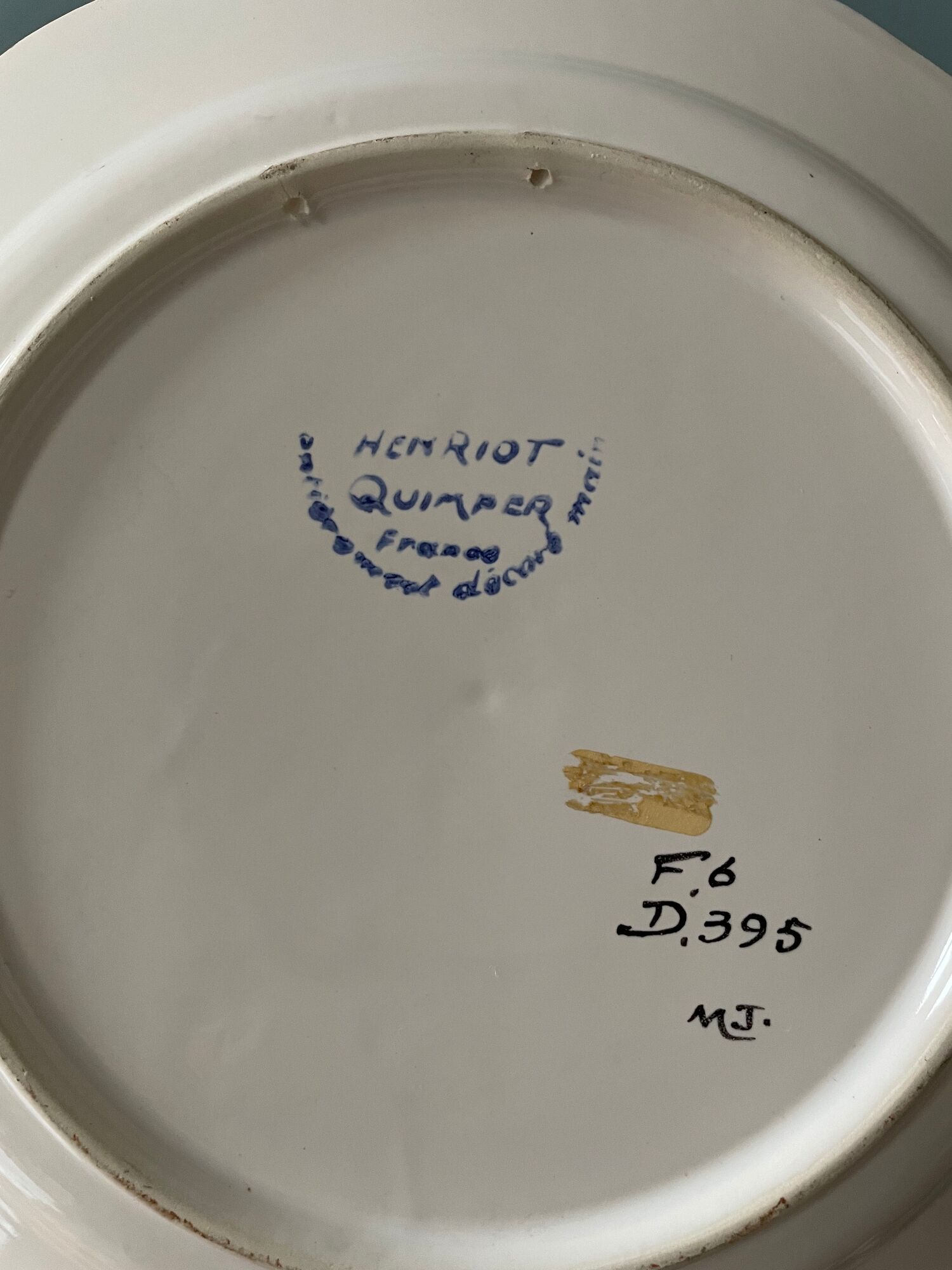 Set of 2 decorative plates Henriot Quimper France decorated by hand