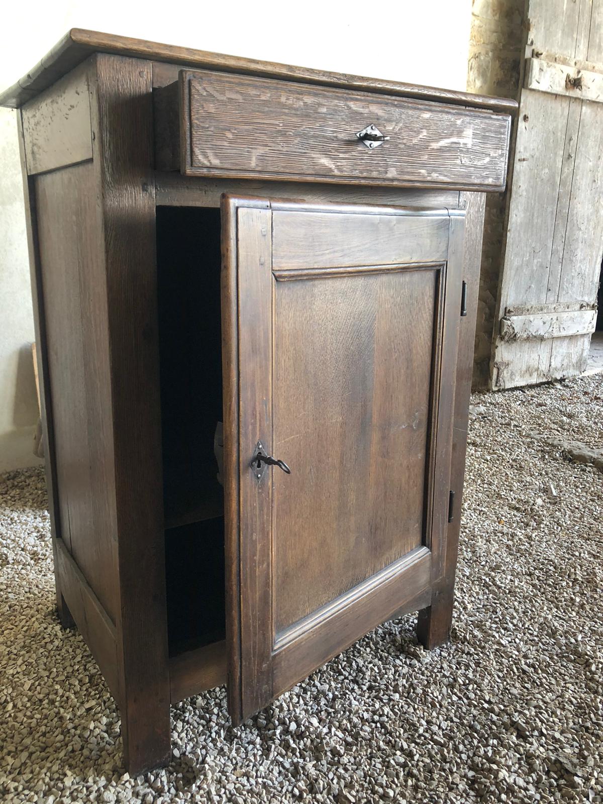 Confectionery made of oak wood