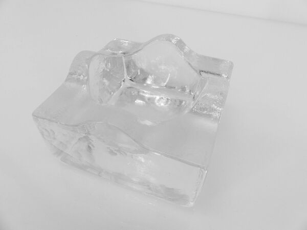Cendrier sculptural en verre clair, modèle Puzzle, design Bertil Vallien, B