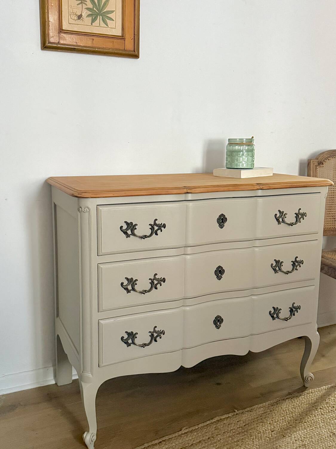 Antique chest of drawers