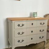 Antique chest of drawers