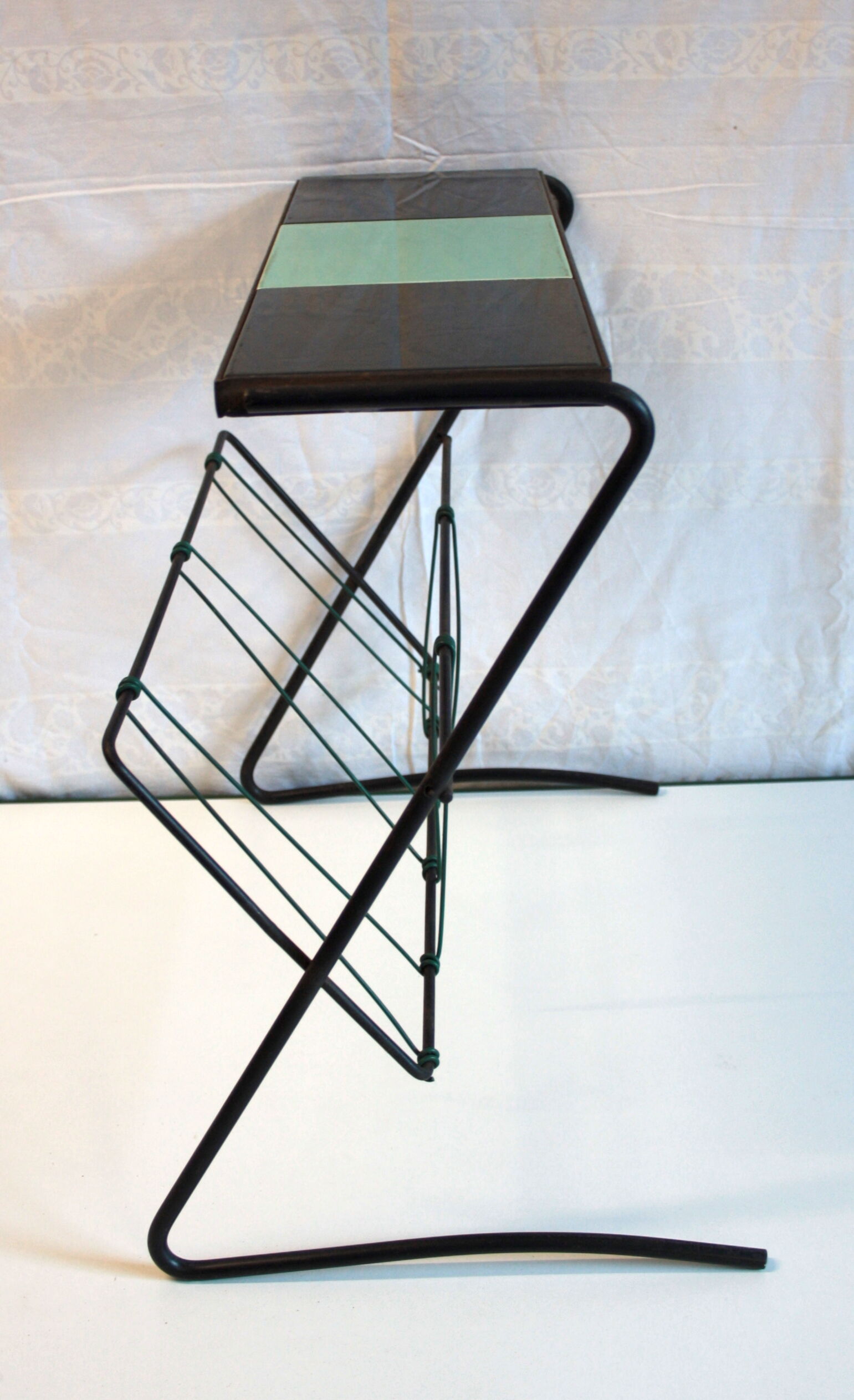 Magazine rack / side circa 60 Table