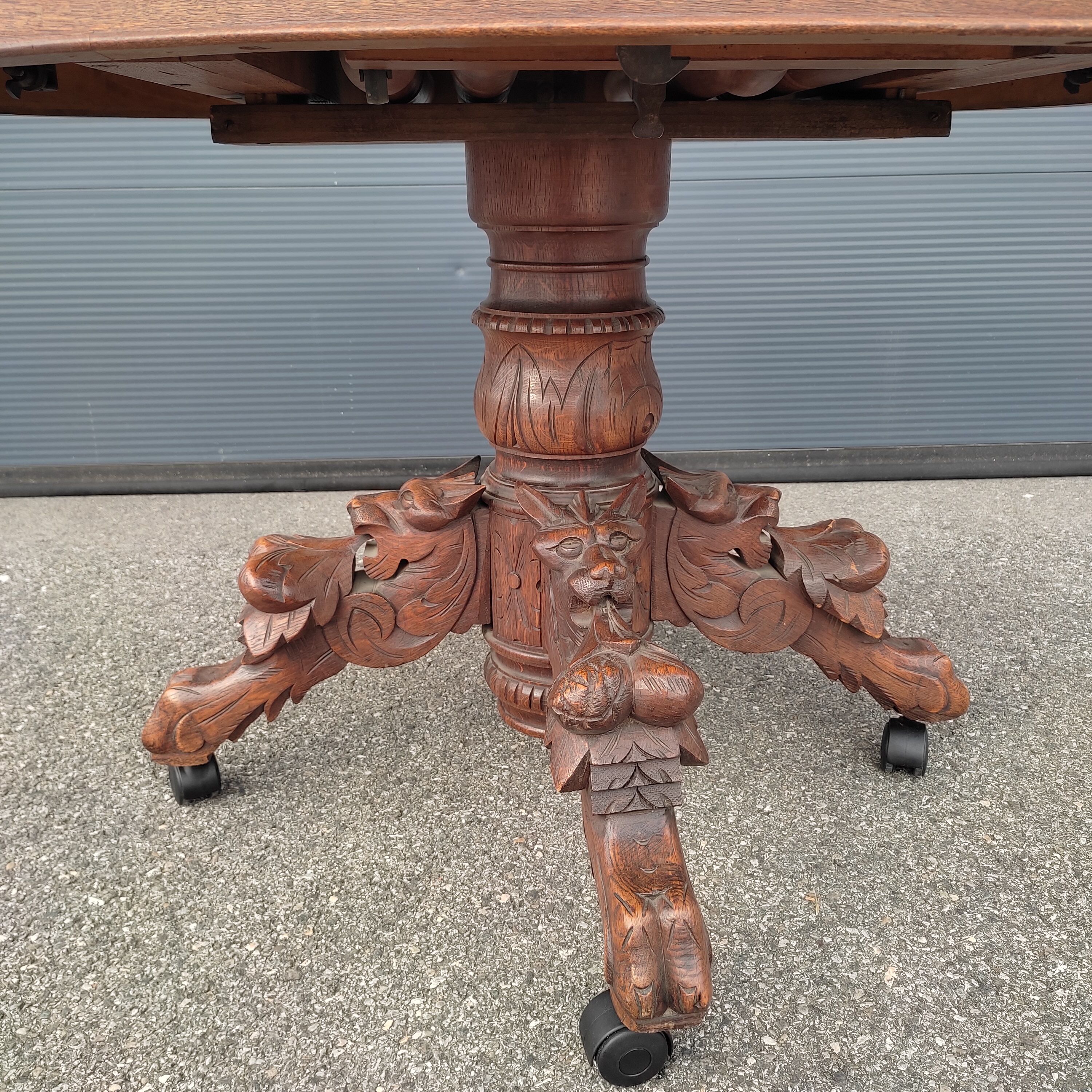 French table in extendable solid oak