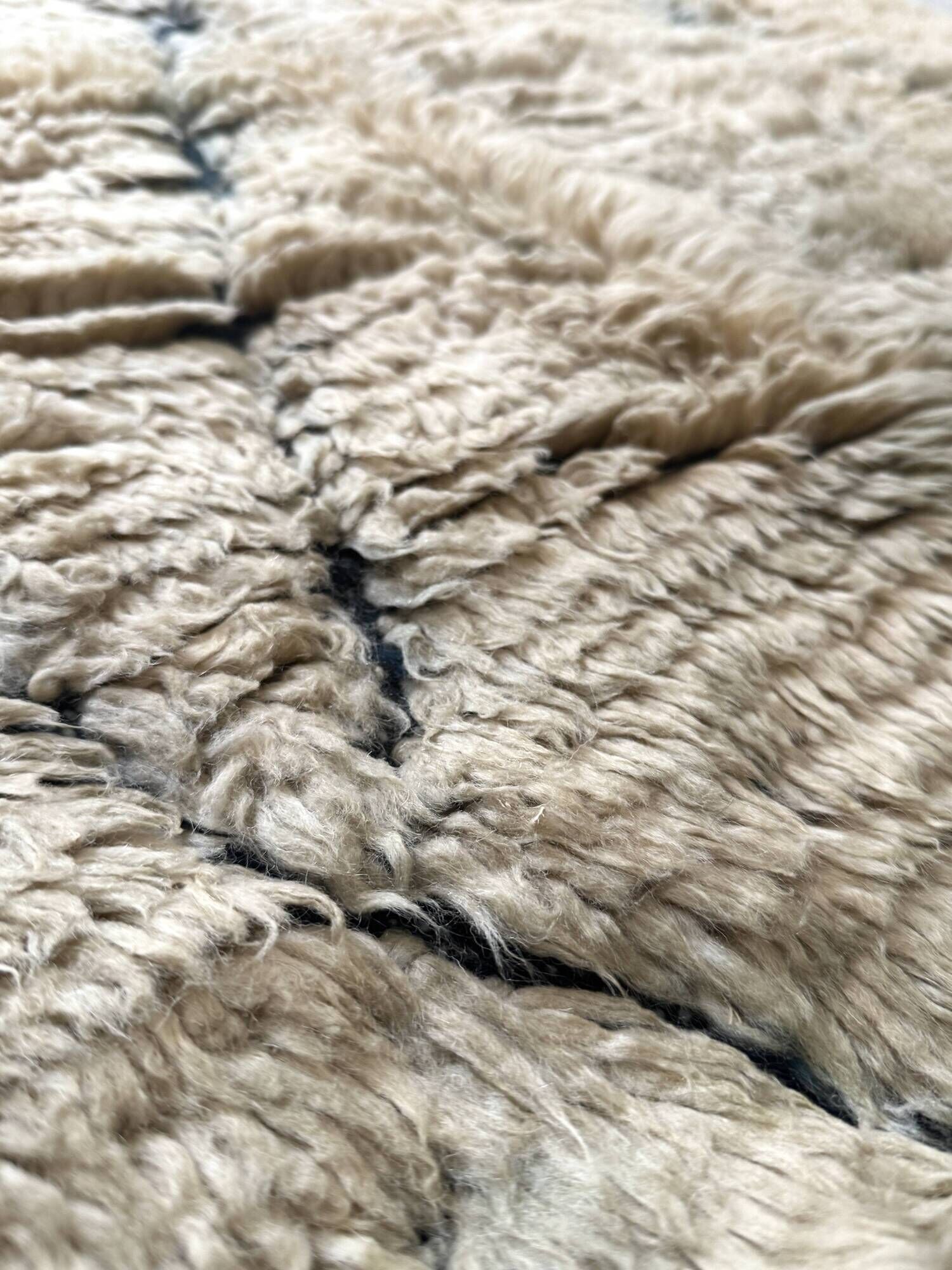 Carpet, light blue beige 2.40m x 1.40m