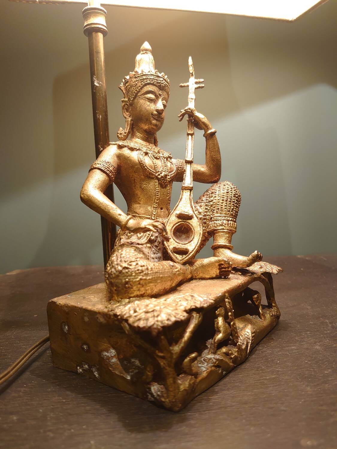Asian table lamp in gilded bronze