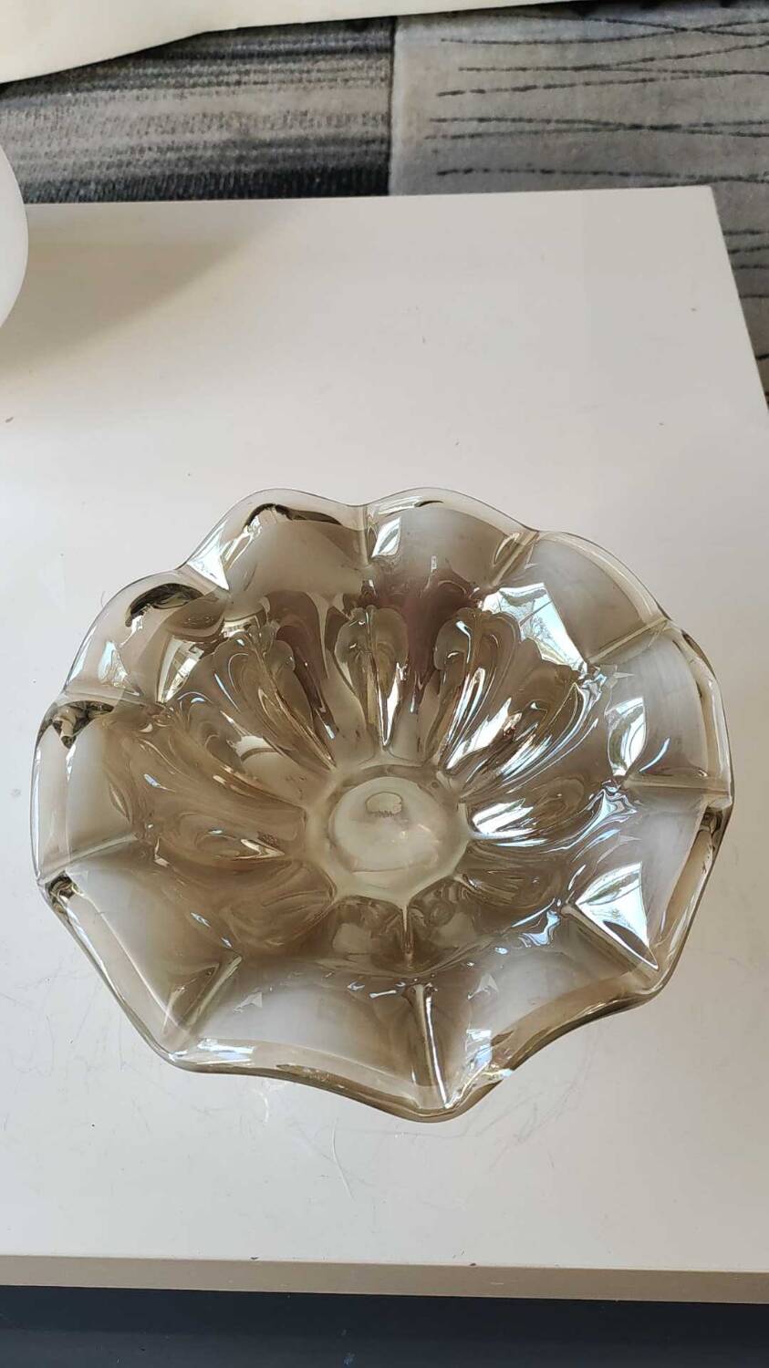 Murano Ruffled Bowl/Centerpiece, Pearly Iridescent Taupe Color. Diameter 24.5 cm