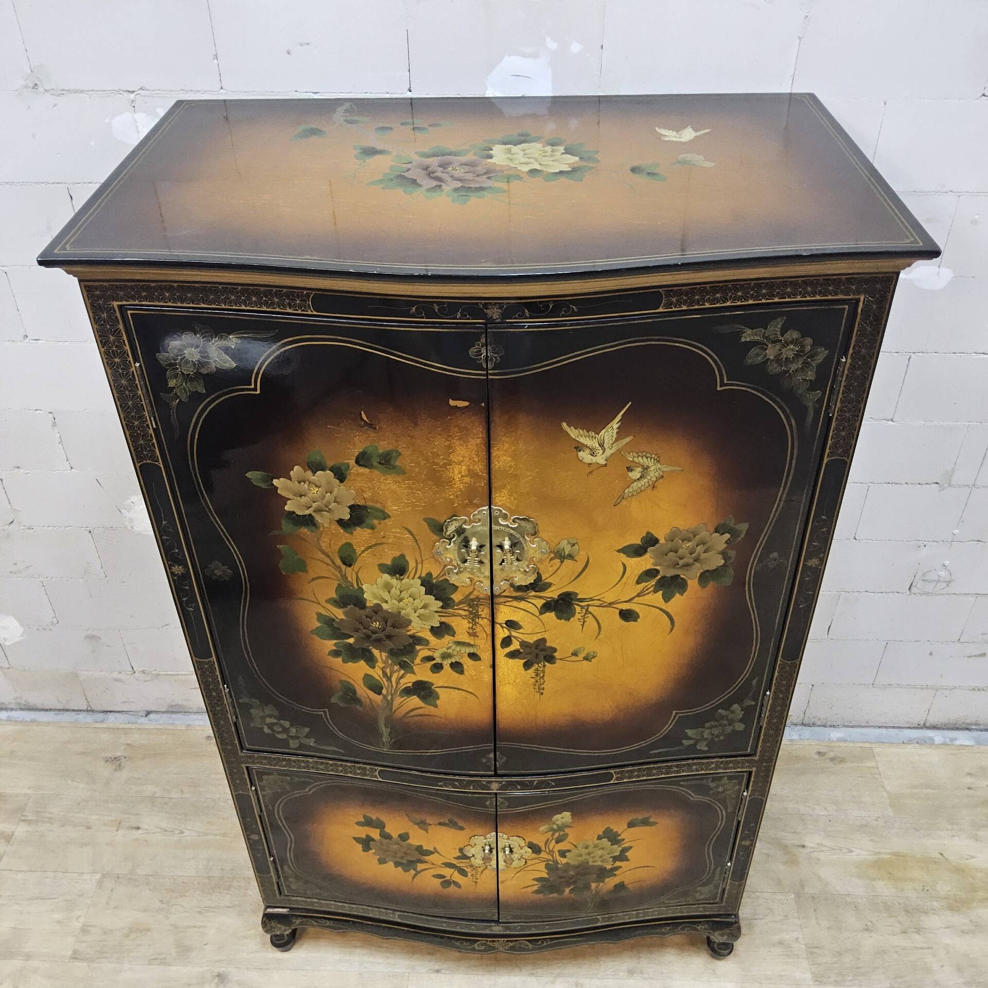Vintage Chinese cabinet with gold leaf, flowers and birds (bar cabinet)