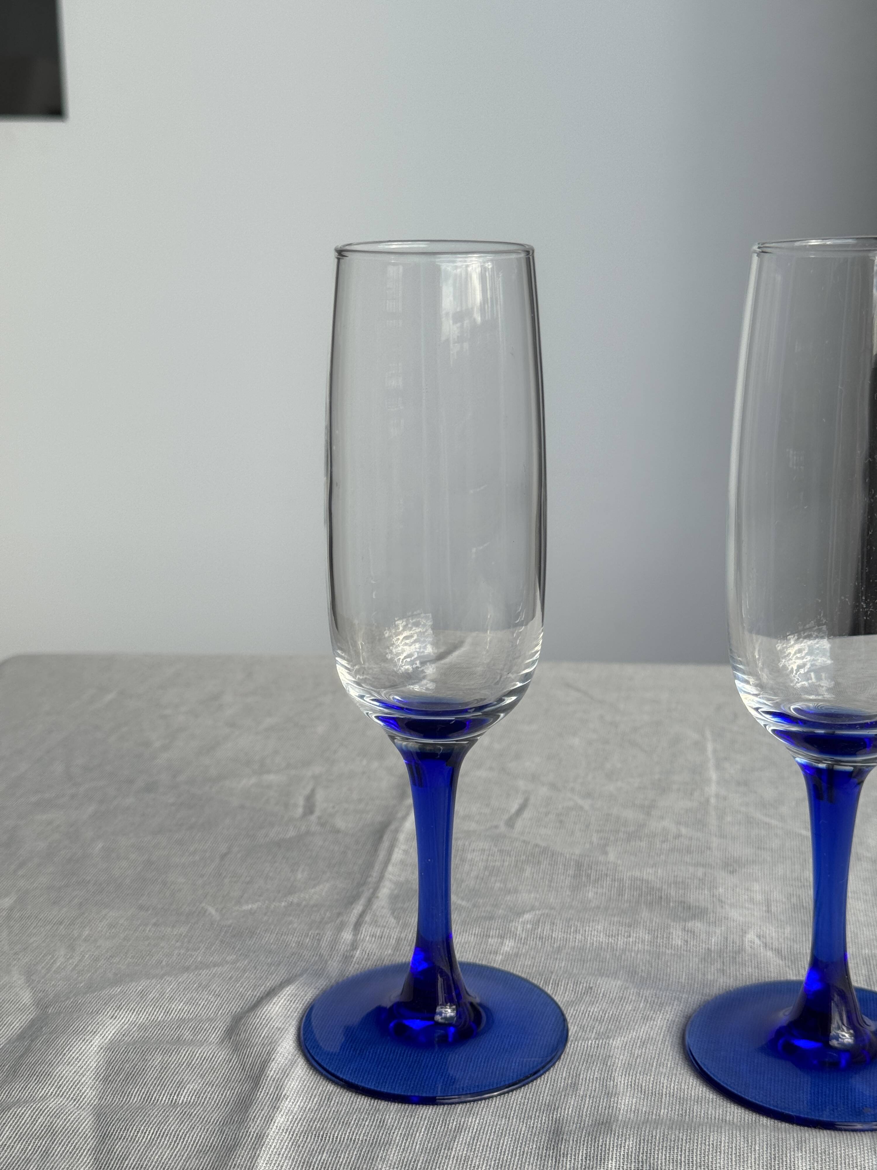 Set of 6 blue-footed champagne flutes; 3 pairs of designs.