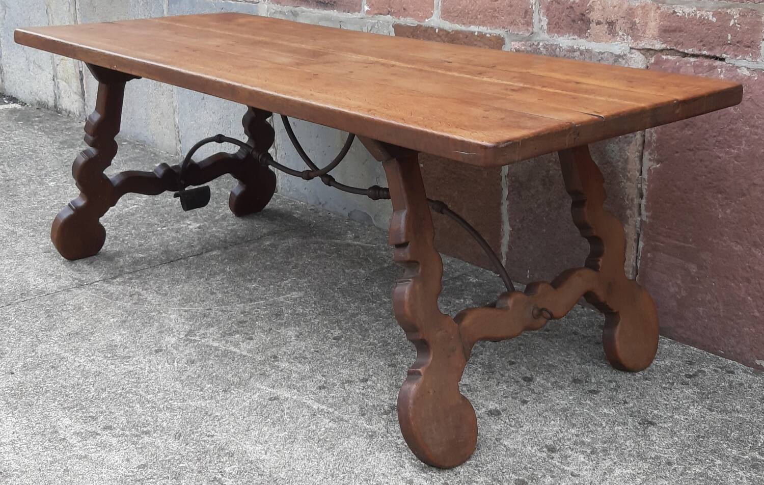 Spanish table with oak lyre legs (19th century)