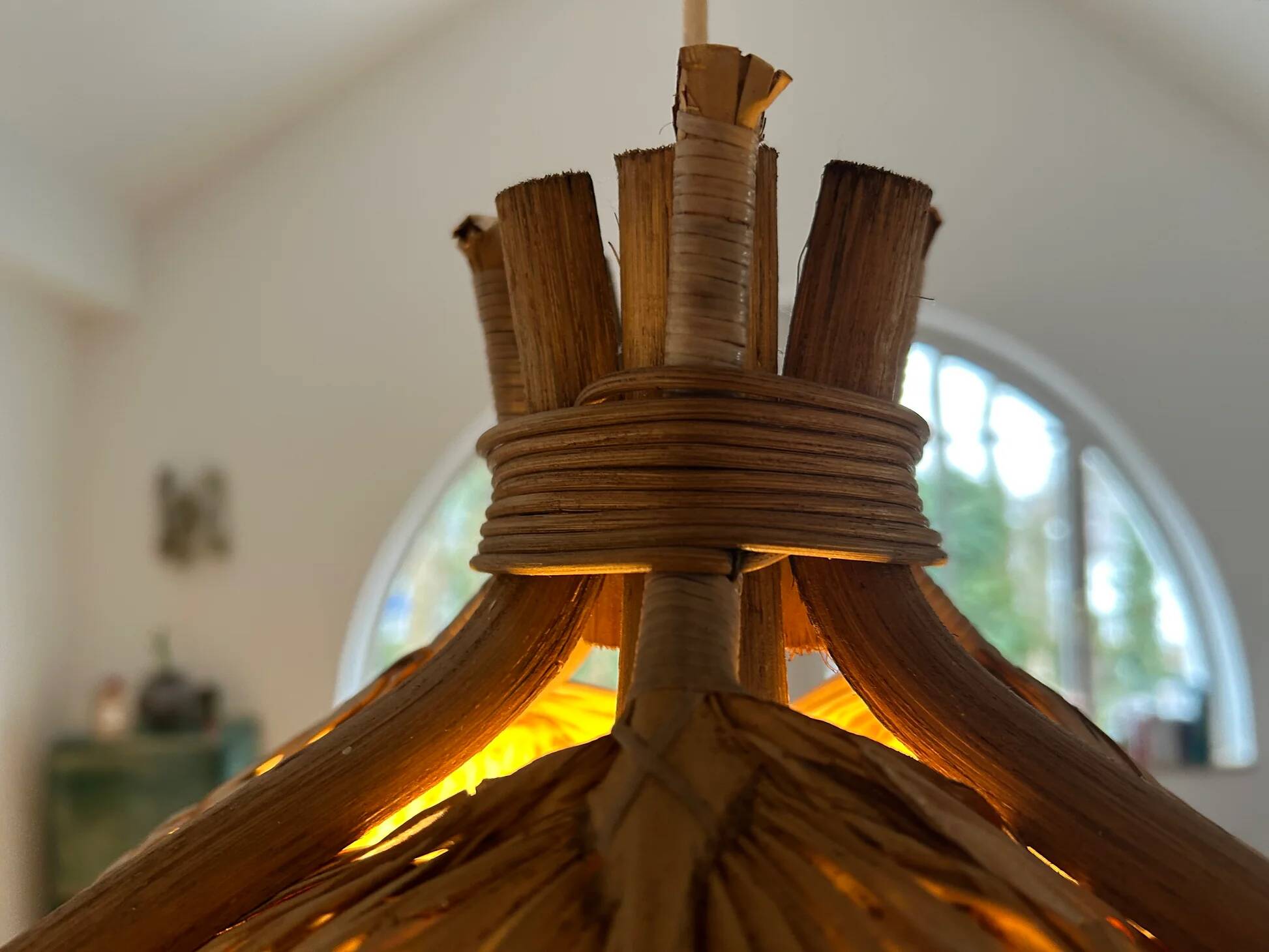 Suspension éventail en raphia tressé, Allemagne, années 1950 - possiblement Ingo Maurer