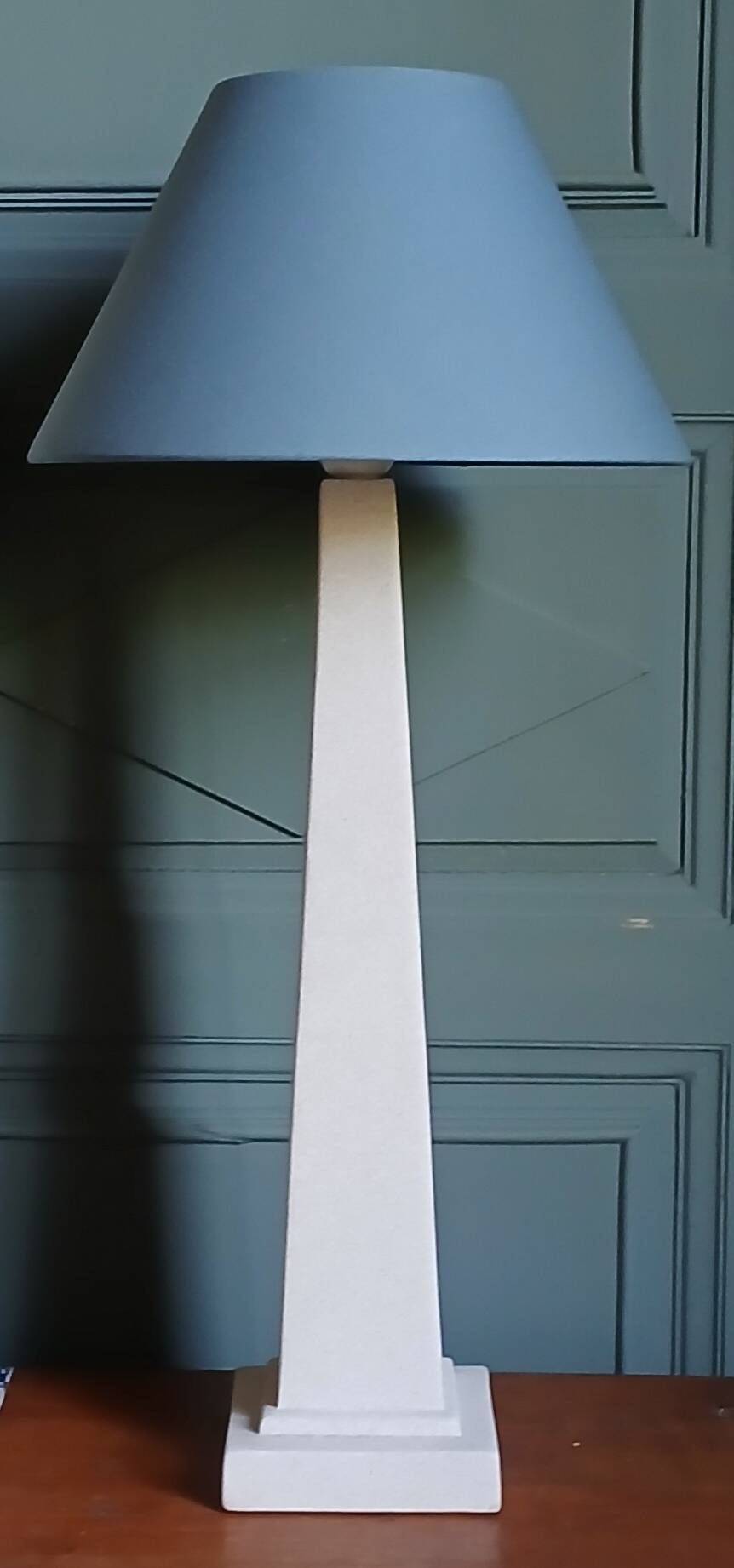 Obelisk lamp with stone effect & deep blue-grey shade, circa 1980.