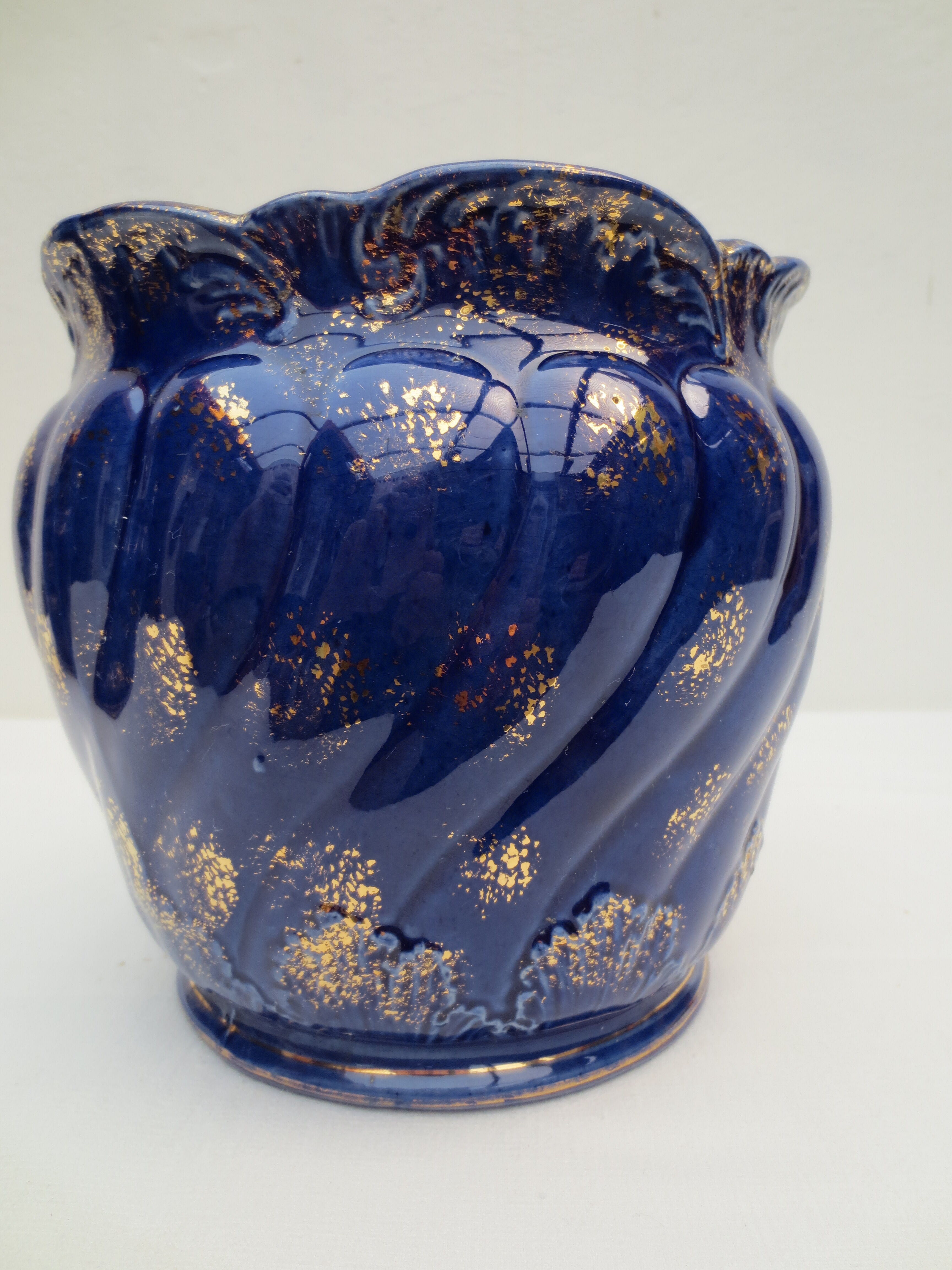 Pair of cache-old pots in midnight blue and gold ceramic