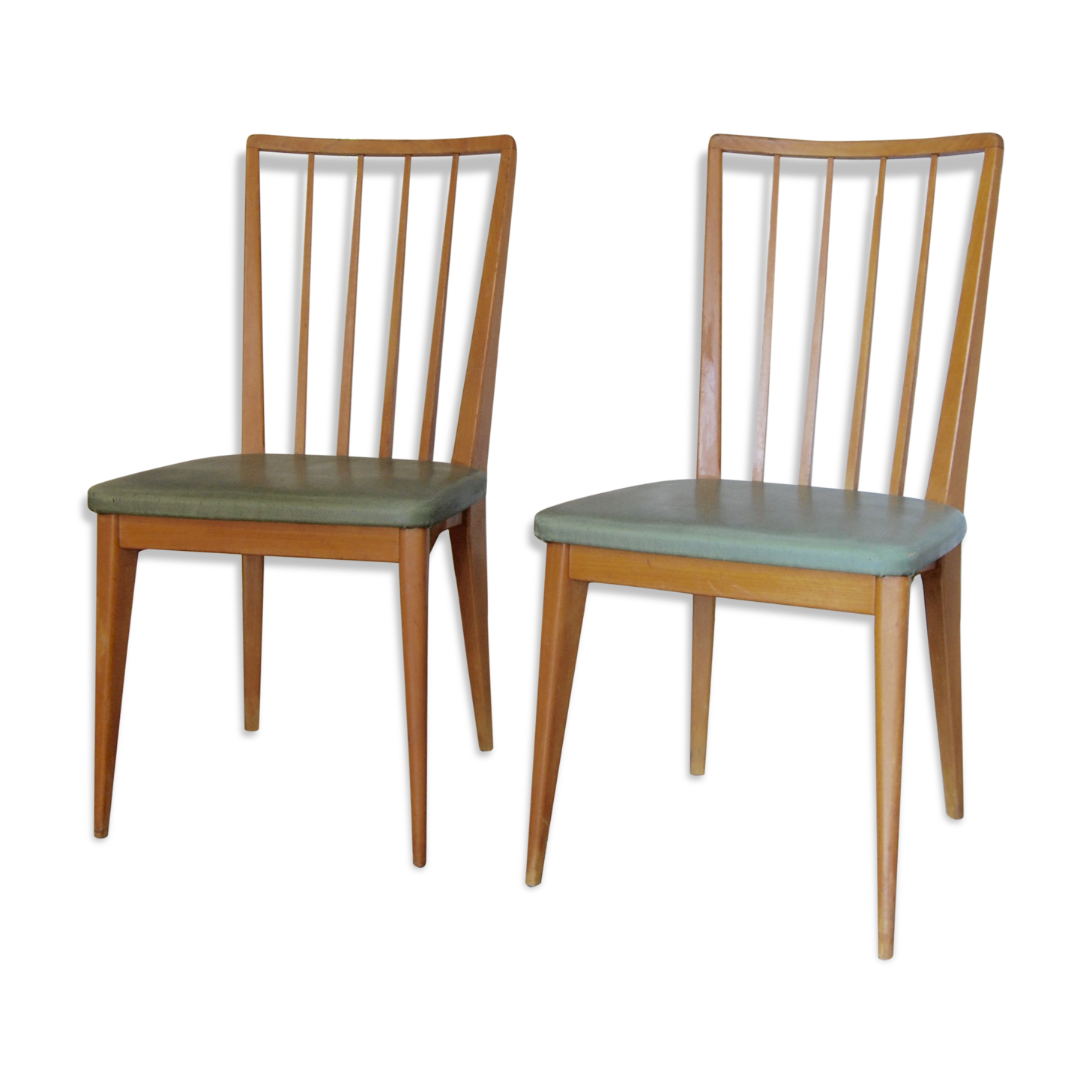 Chaises en bois et skaï vert
