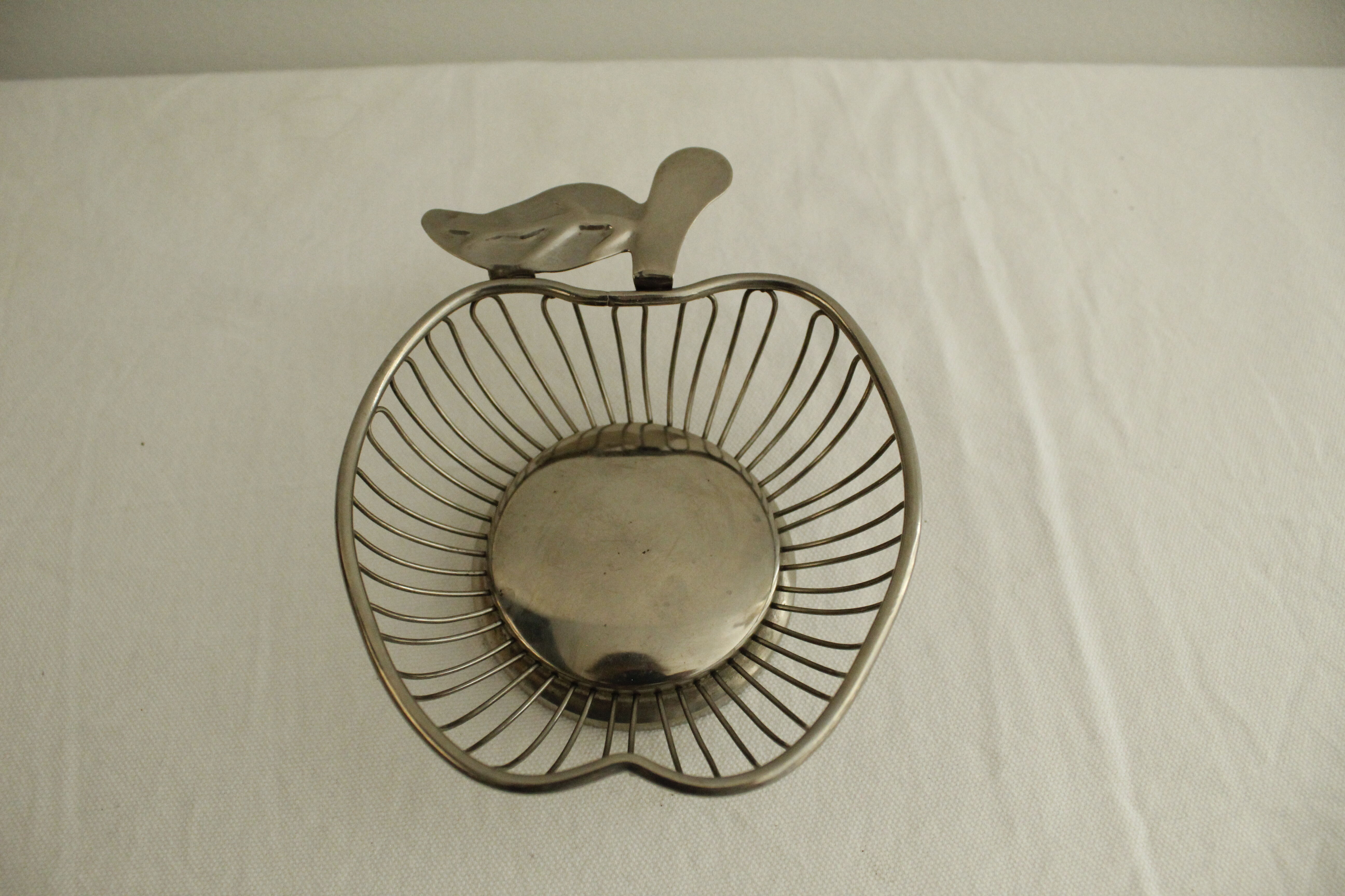 Small basket / tidy - silver metal - apple