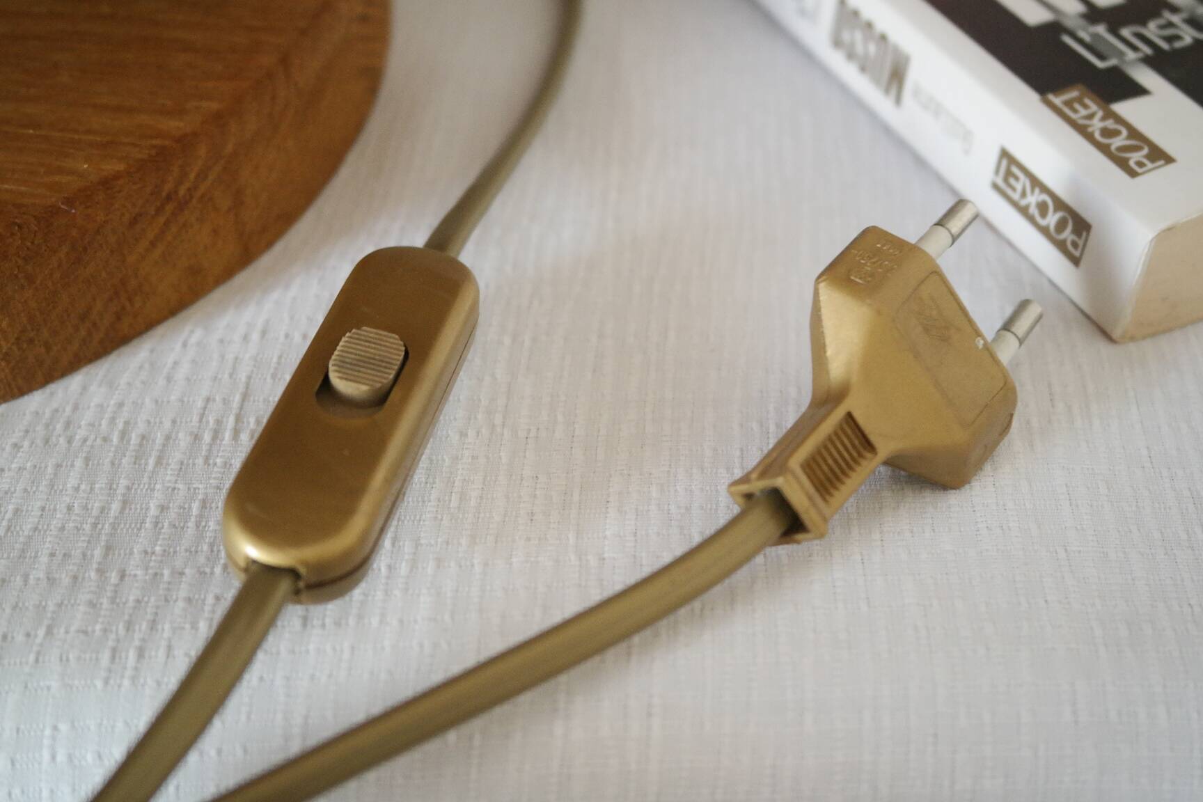 Enaol wooden design kinetic lamp