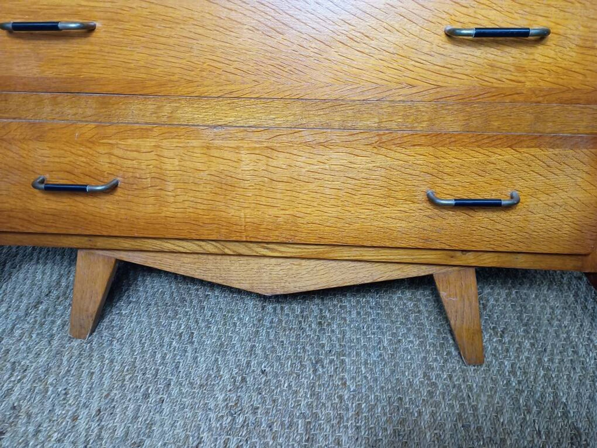 Commode années 50 60 quatre tiroirs pieds compas