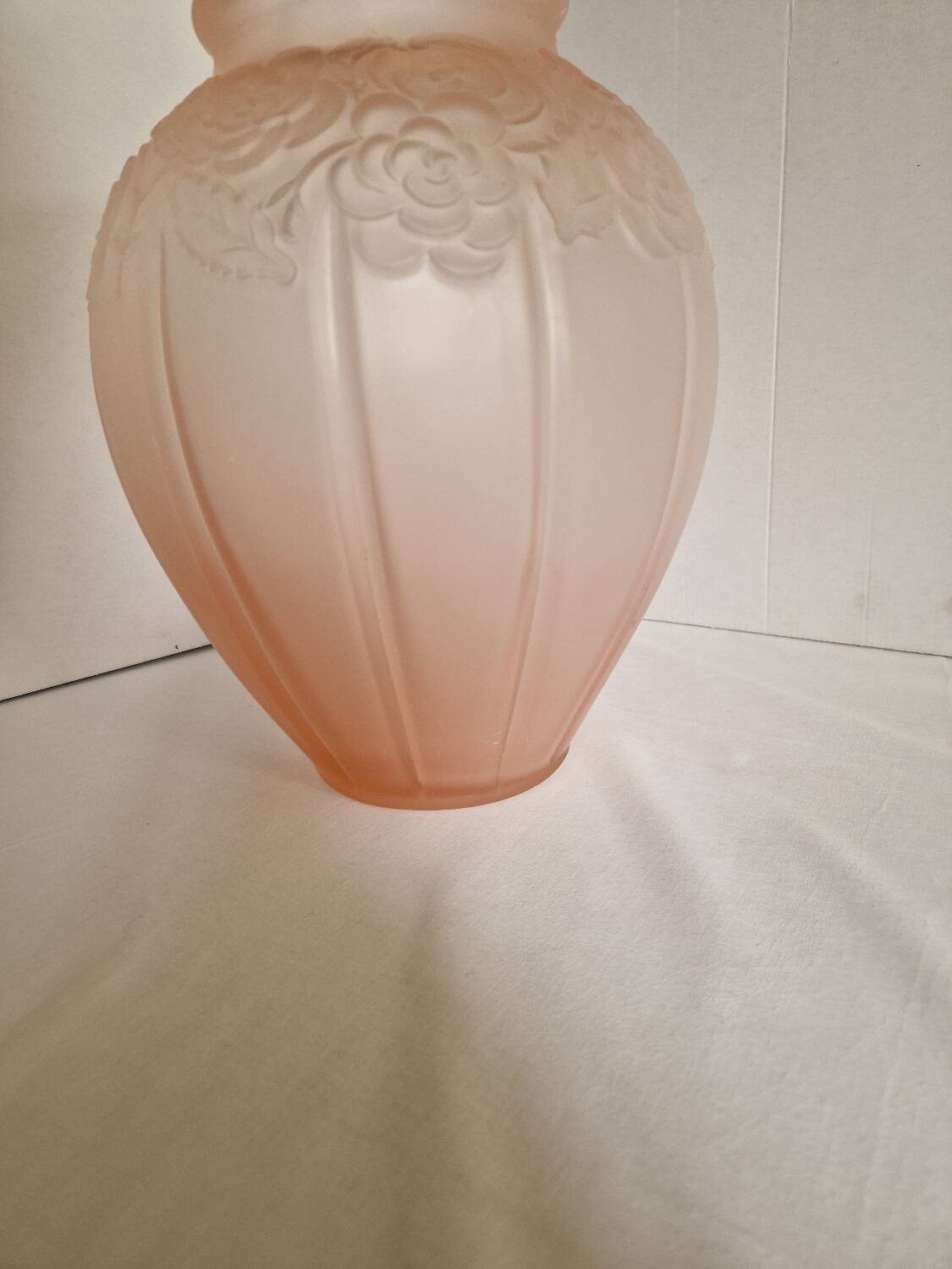 Large pink art deco vase in molded glass with flower decoration