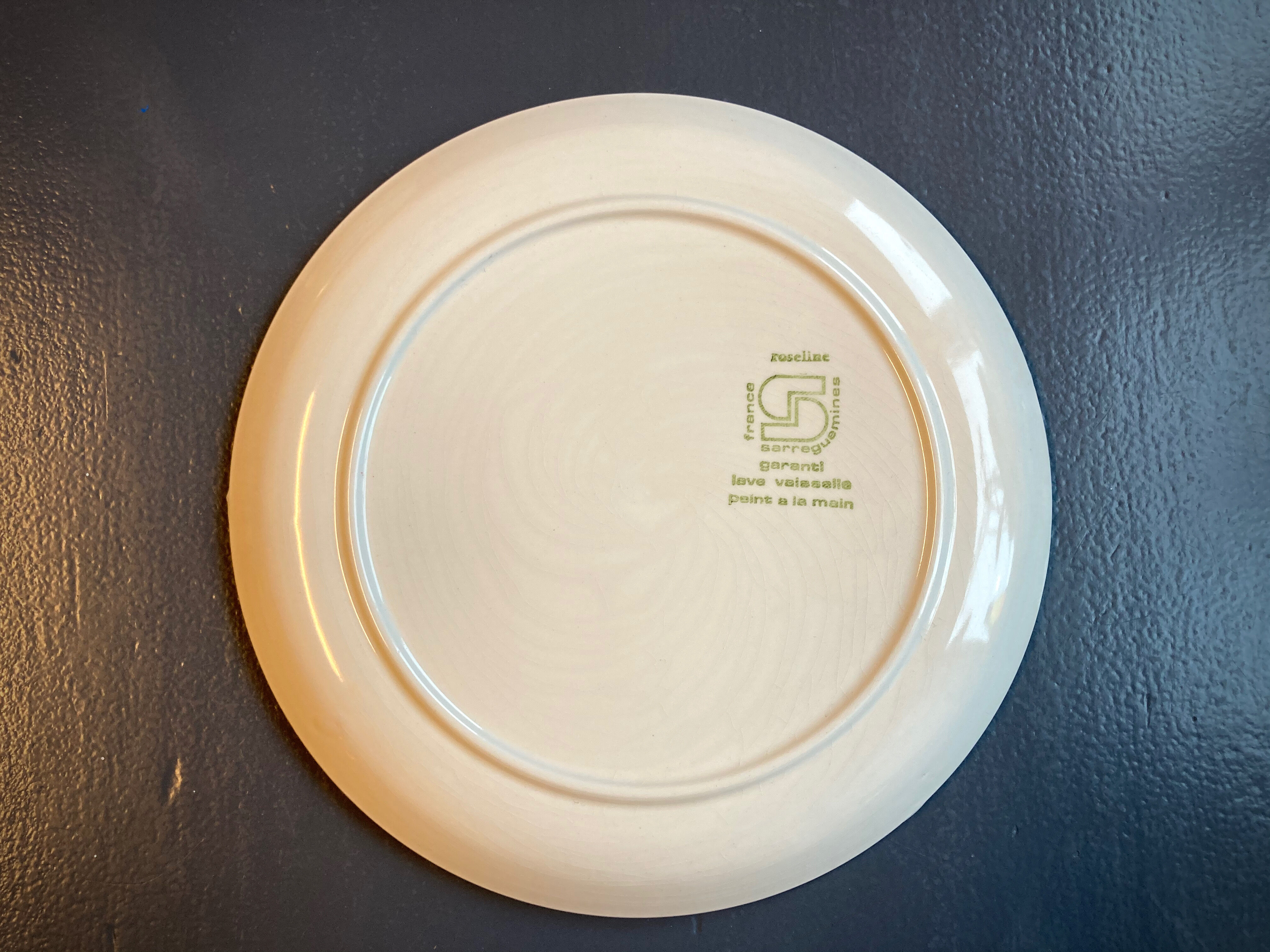 Seven vintage flower power plates