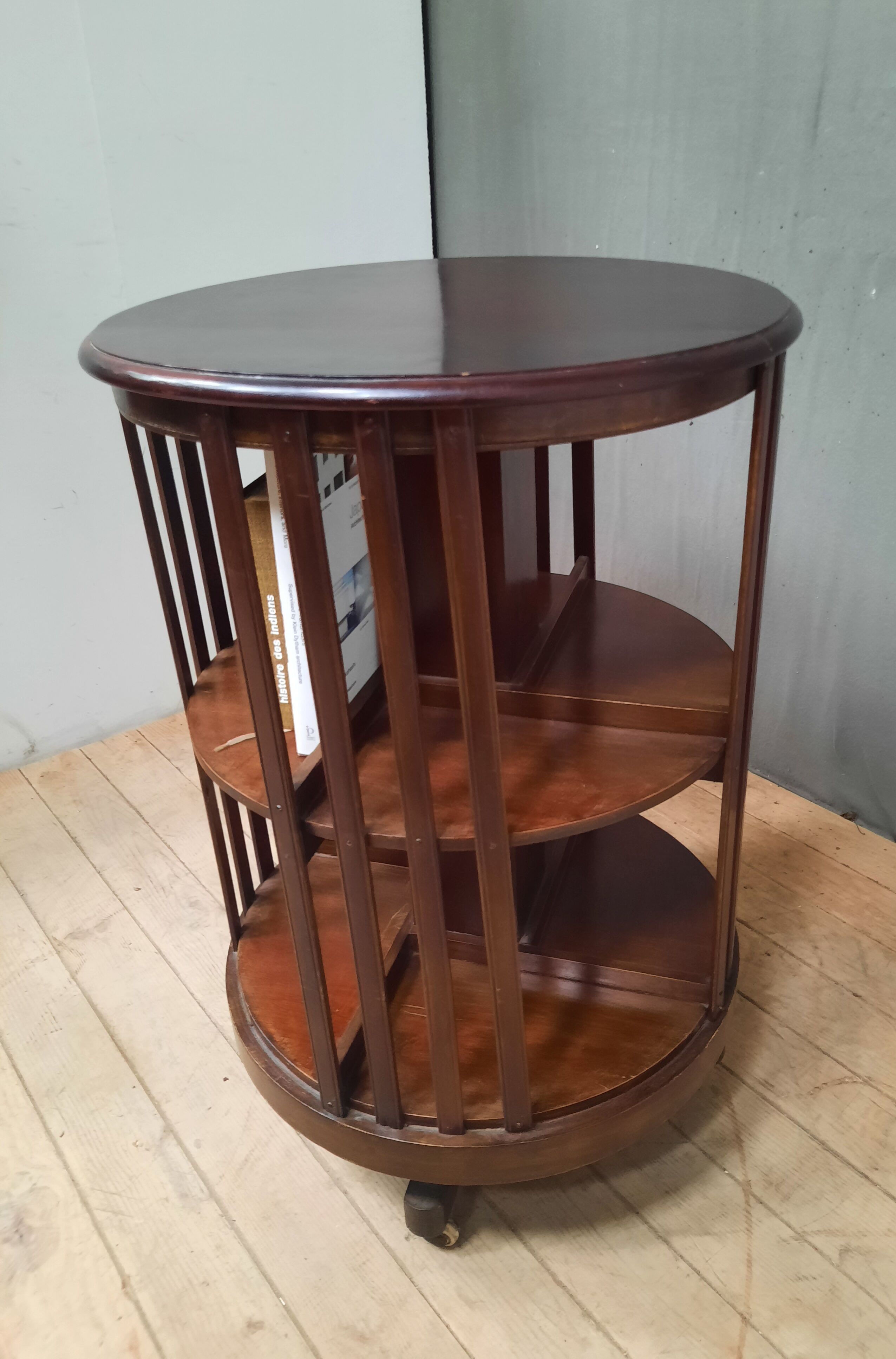 Bibliotheque tournante ronde