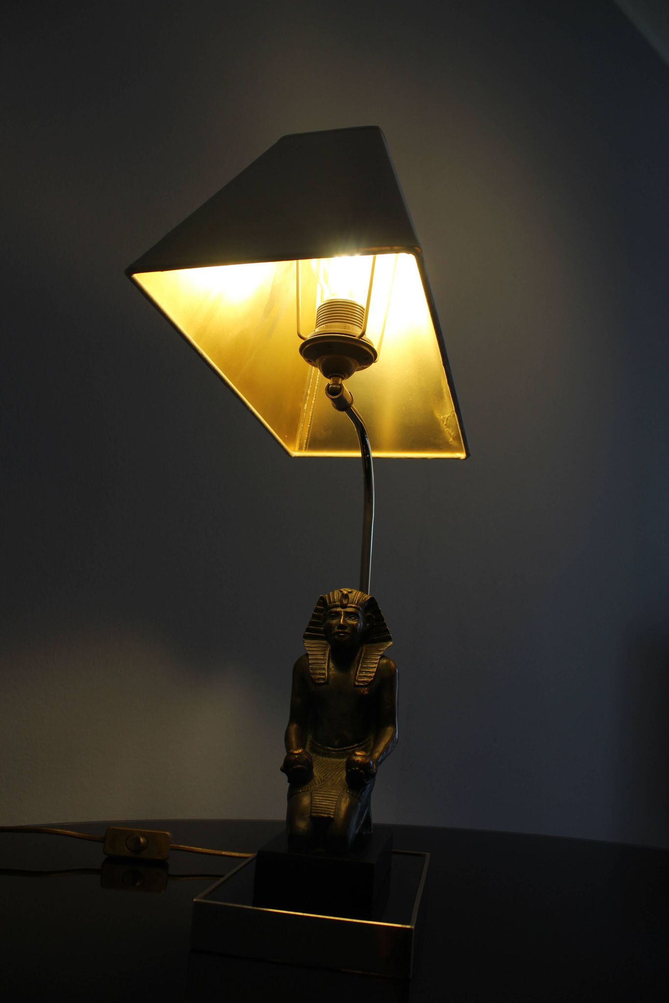 Lampe de table Hollywood Regency décor Pharaon, années 1070