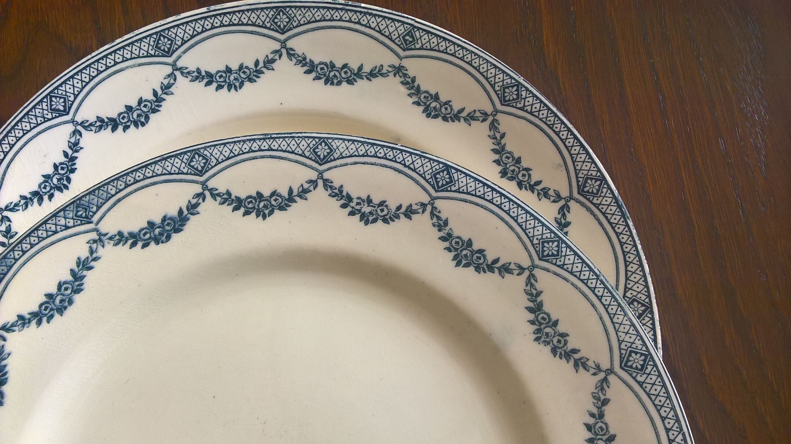 2 flat plates Salins "Little Trianon"