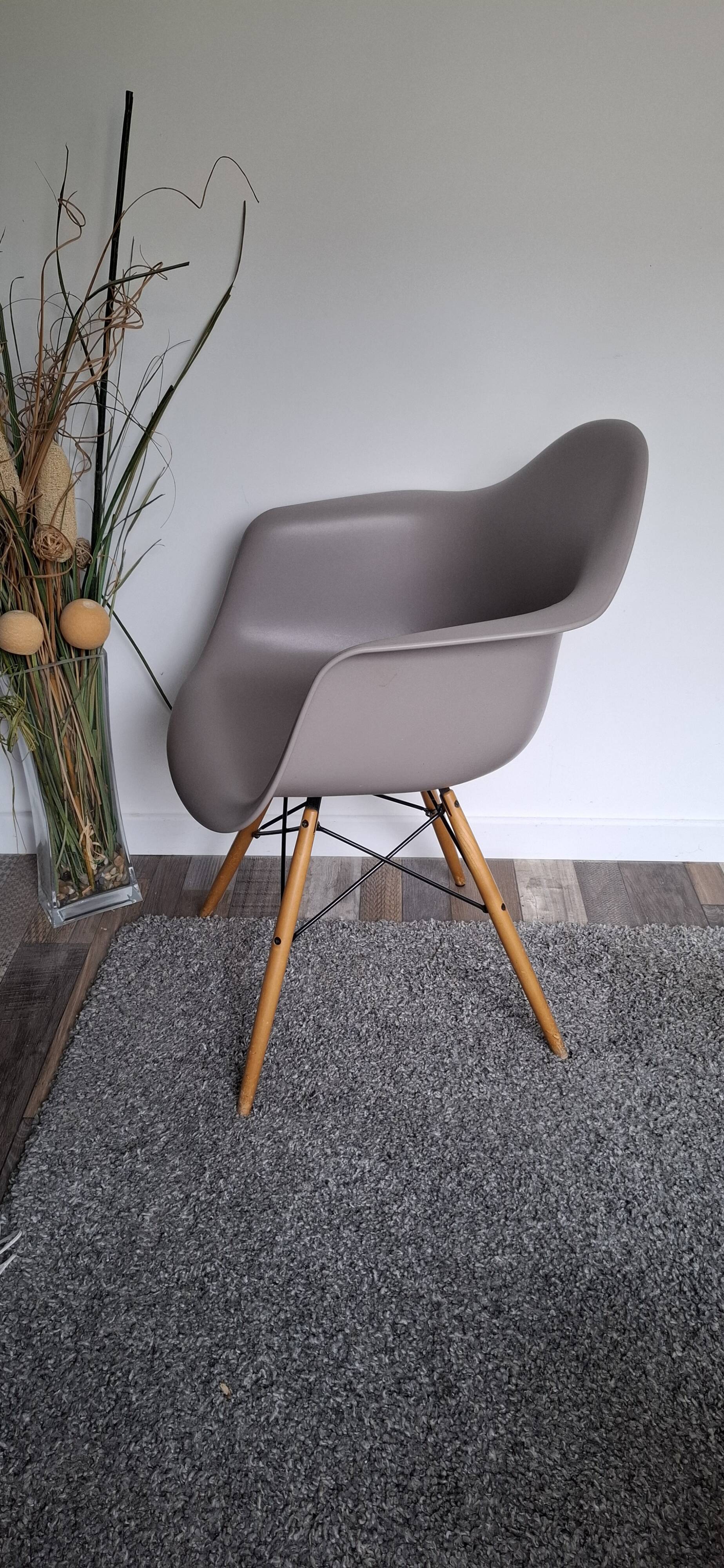 VITRA CHAIRS BY CHARLES RAY EAMES DAW MODEL