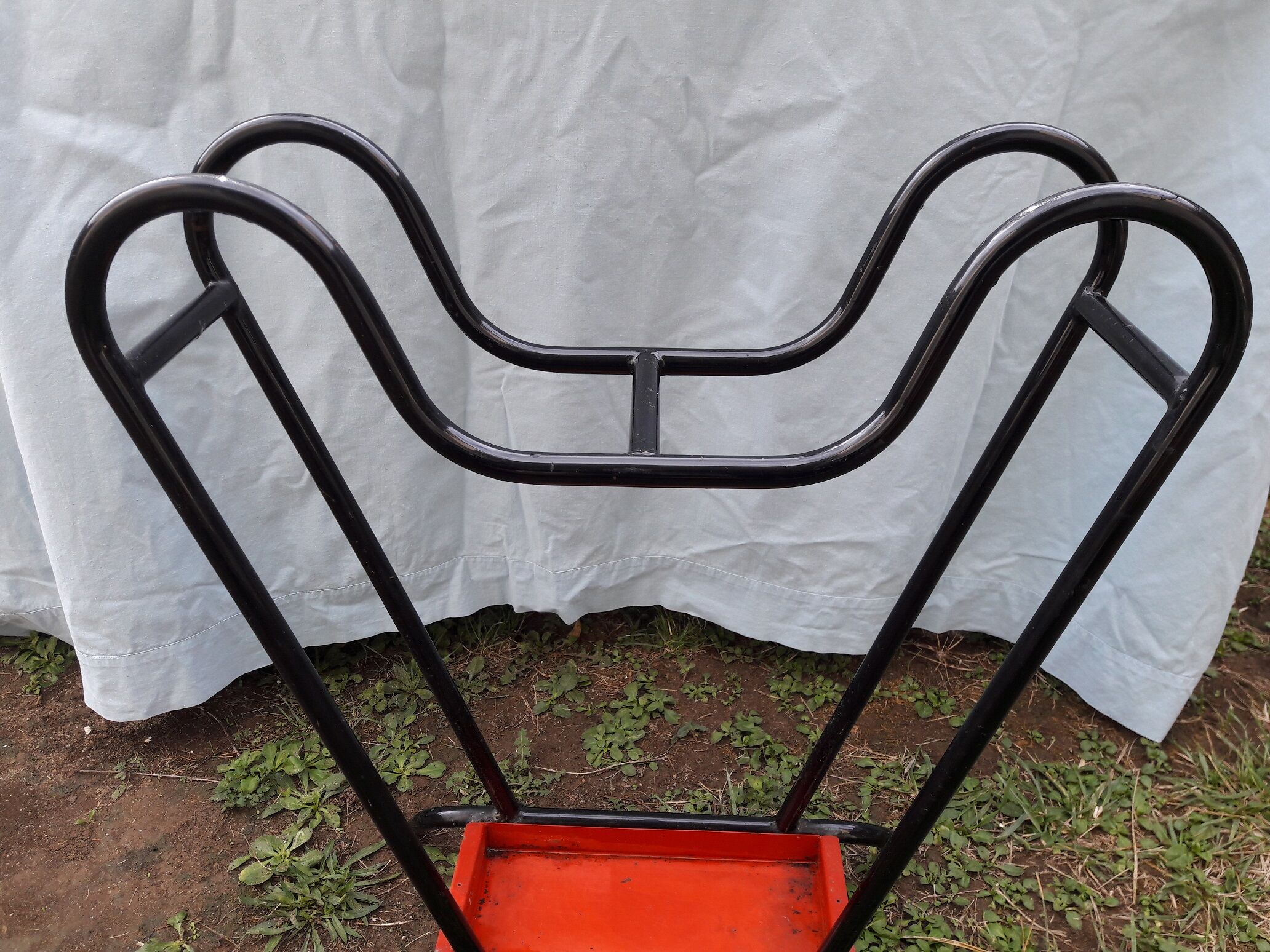 Metal umbrella holder