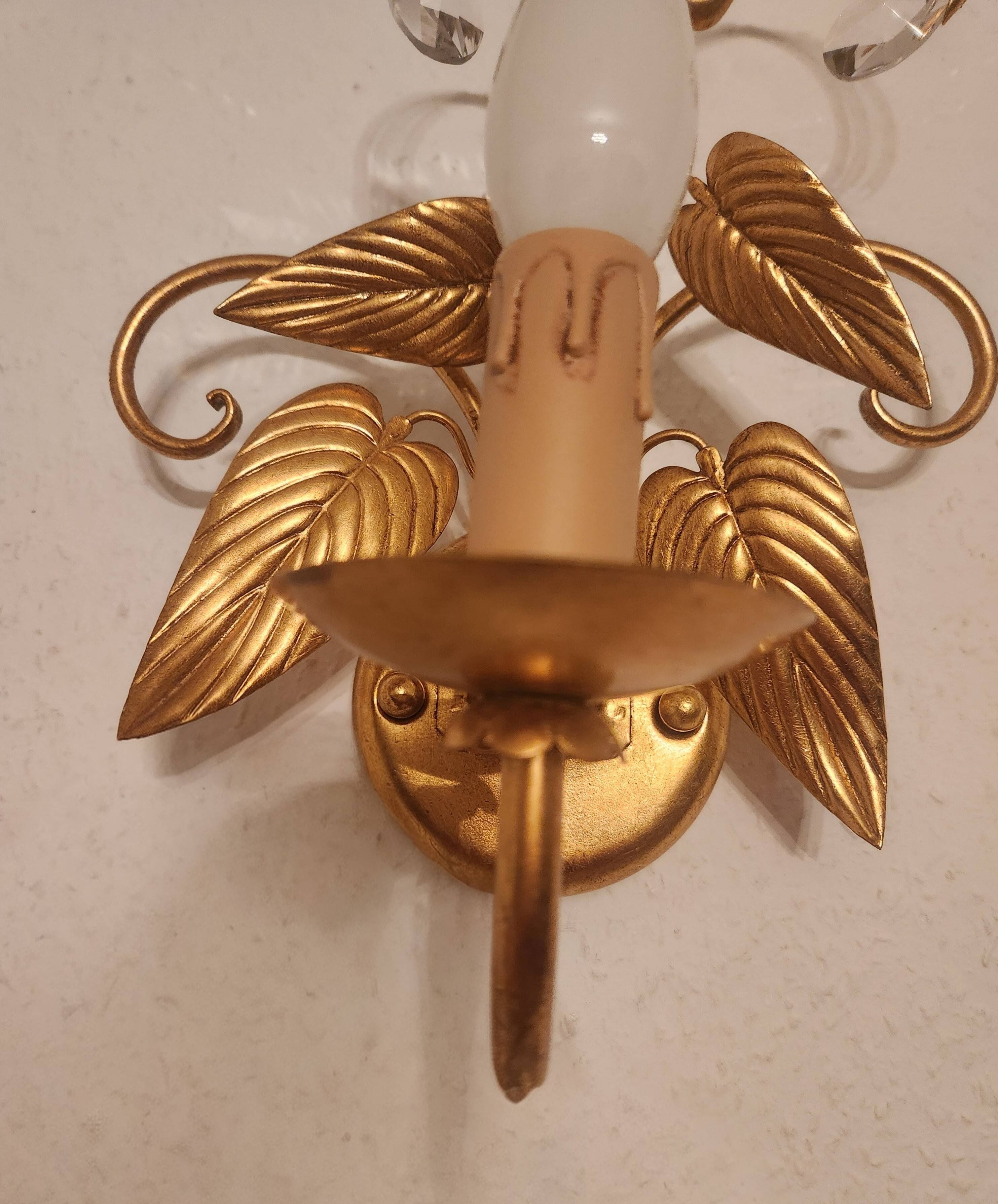 Shabby Wandlampe vergoldet Blattgold Kristallelemente Hollywood Regency 70s
