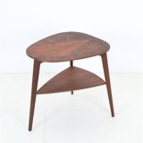 Rare mid-century walnut side table / coffee table with shelf by Jørgen Aakjær Jørgensen for Møbelintarsia / Danish modern design / 1960s