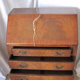 English secretary in walnut grazing