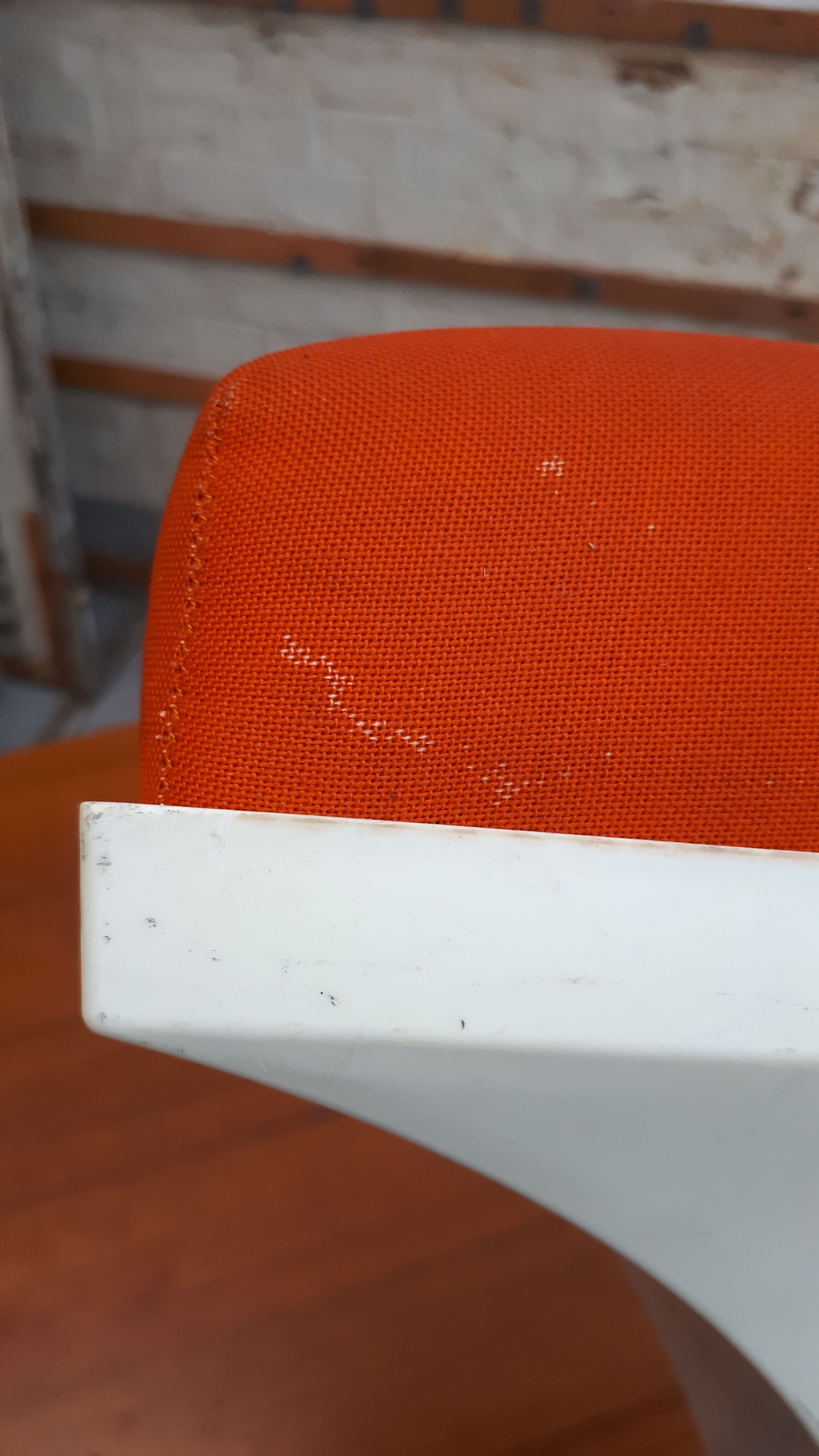 70's white and orange Prisunic Tabouret