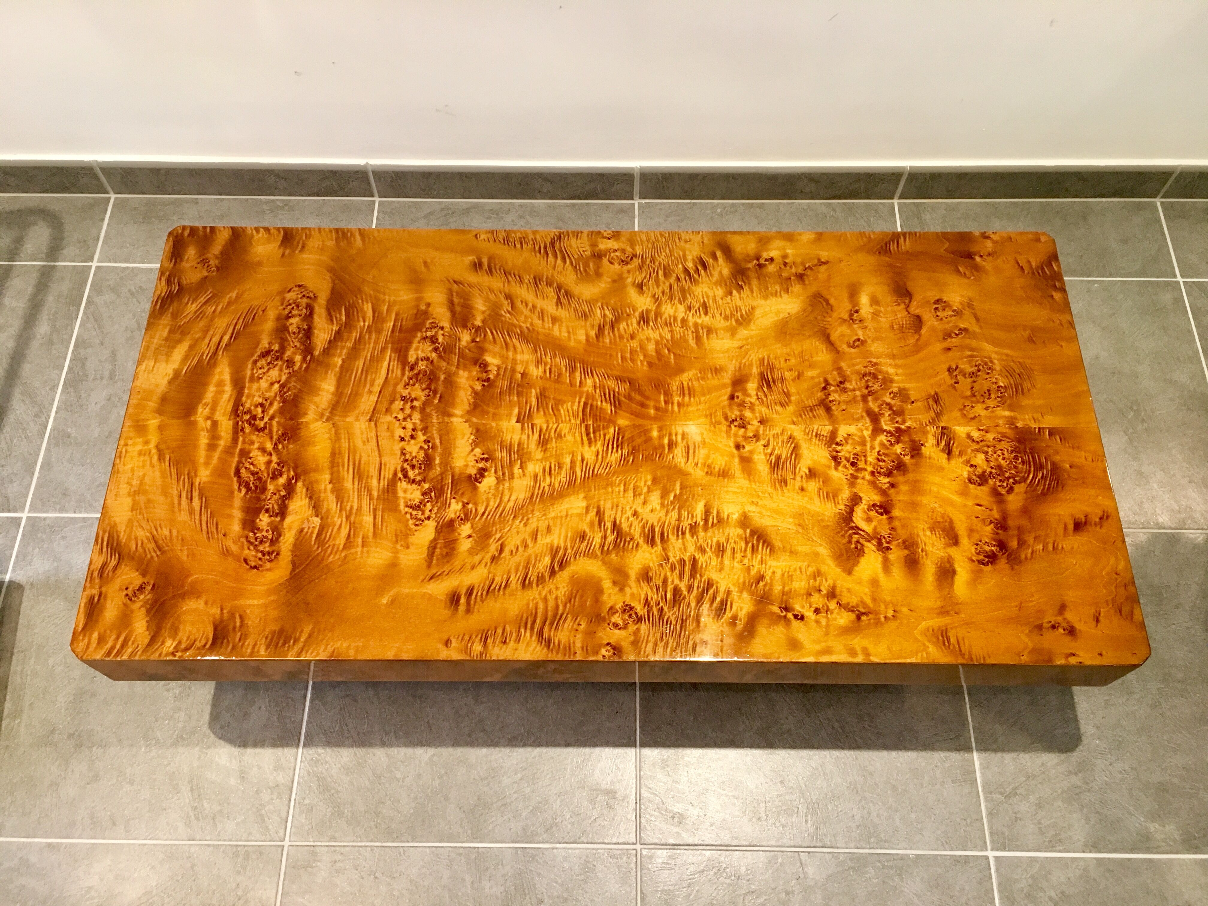 Table basse en loupe d’orme, 1970