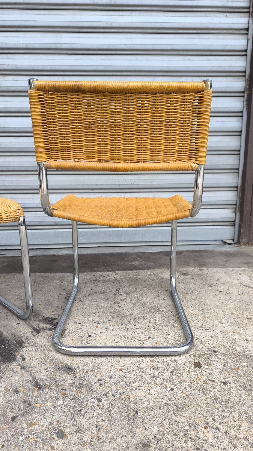 Pair of cantilever and rattan chairs from the 70s