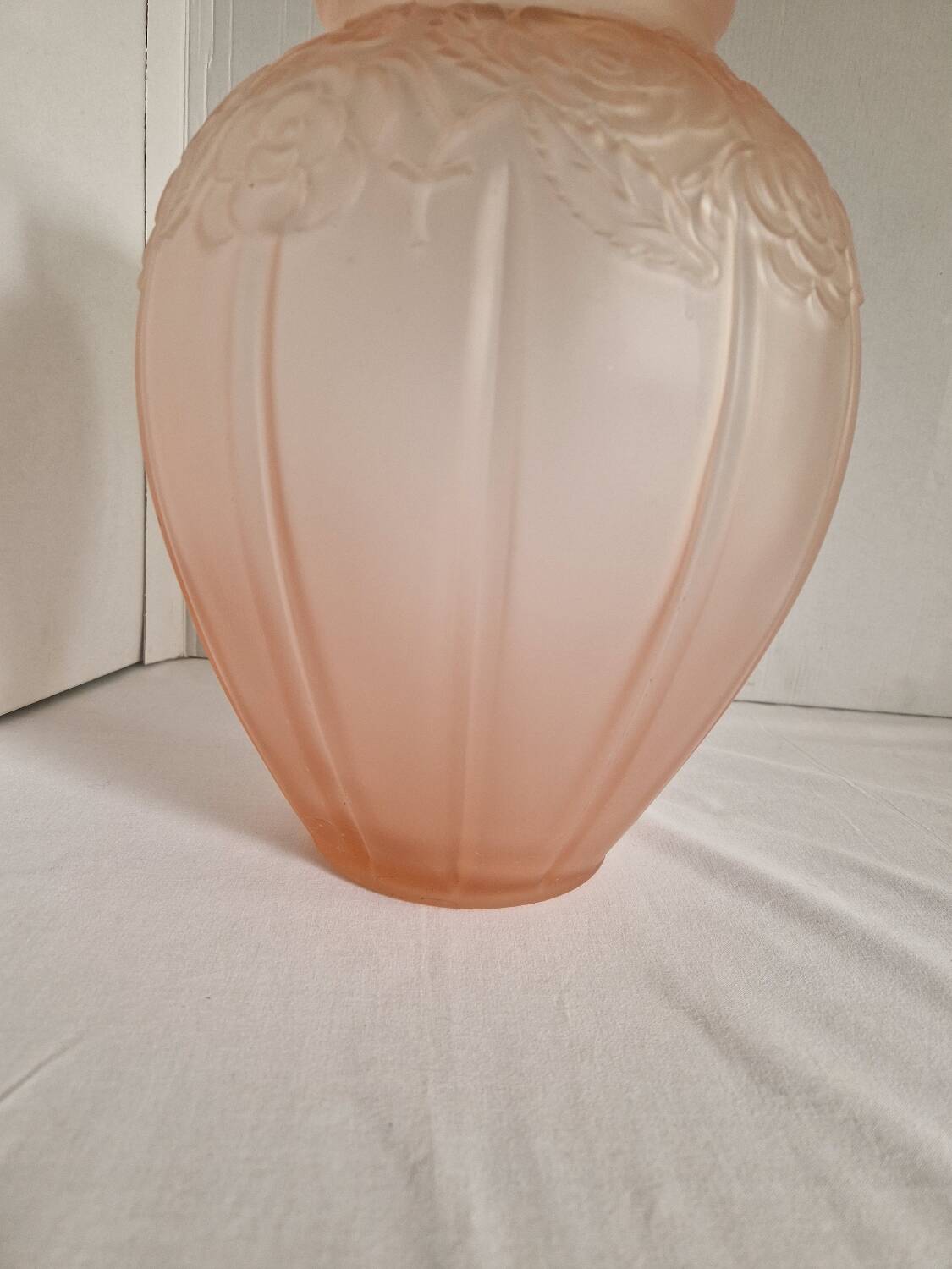 Large pink art deco vase in molded glass with flower decoration