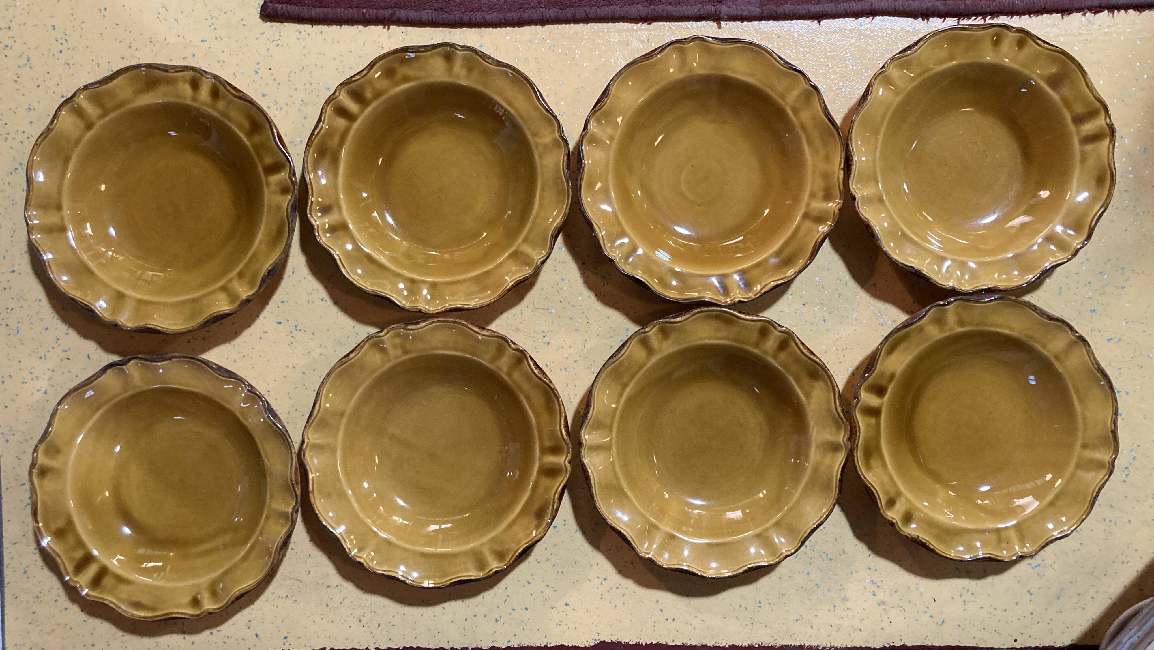 8 yellow ochre plates - adp faience de Provence