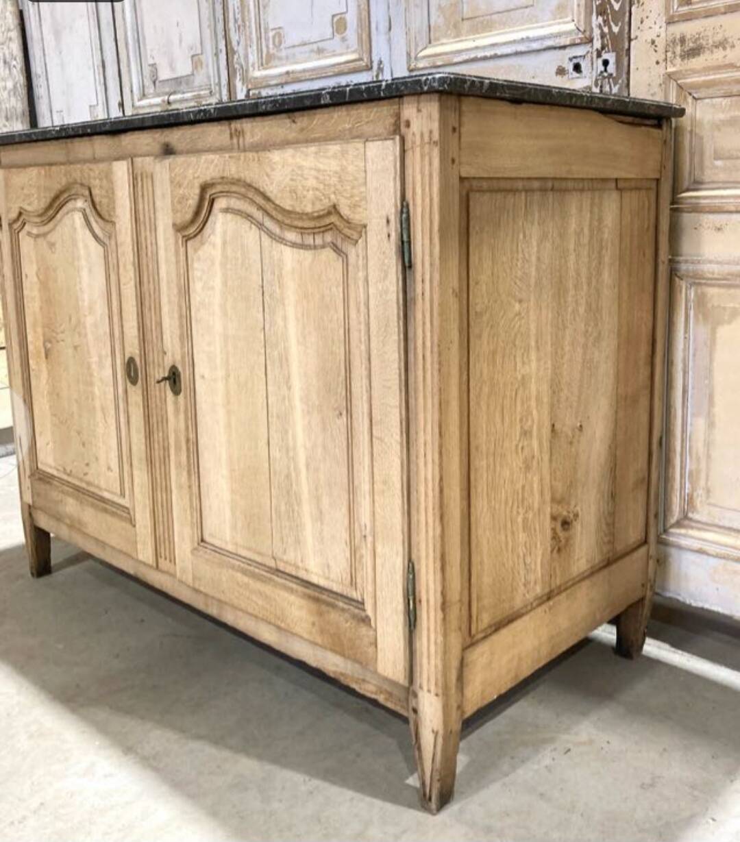 Oak buffet with a marble top from the 18th century.